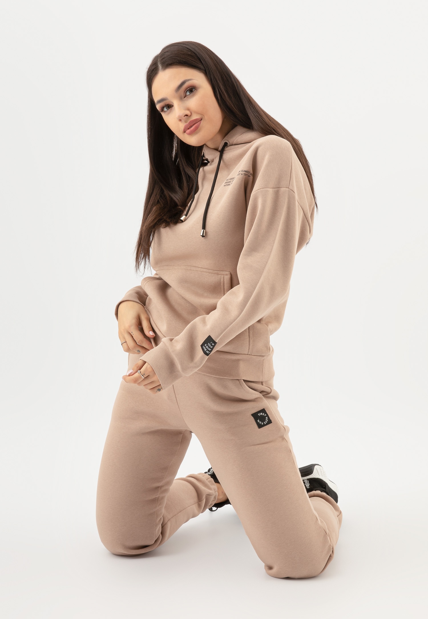 RELAKS białe spodnie damskie z marszczonym ściągaczem