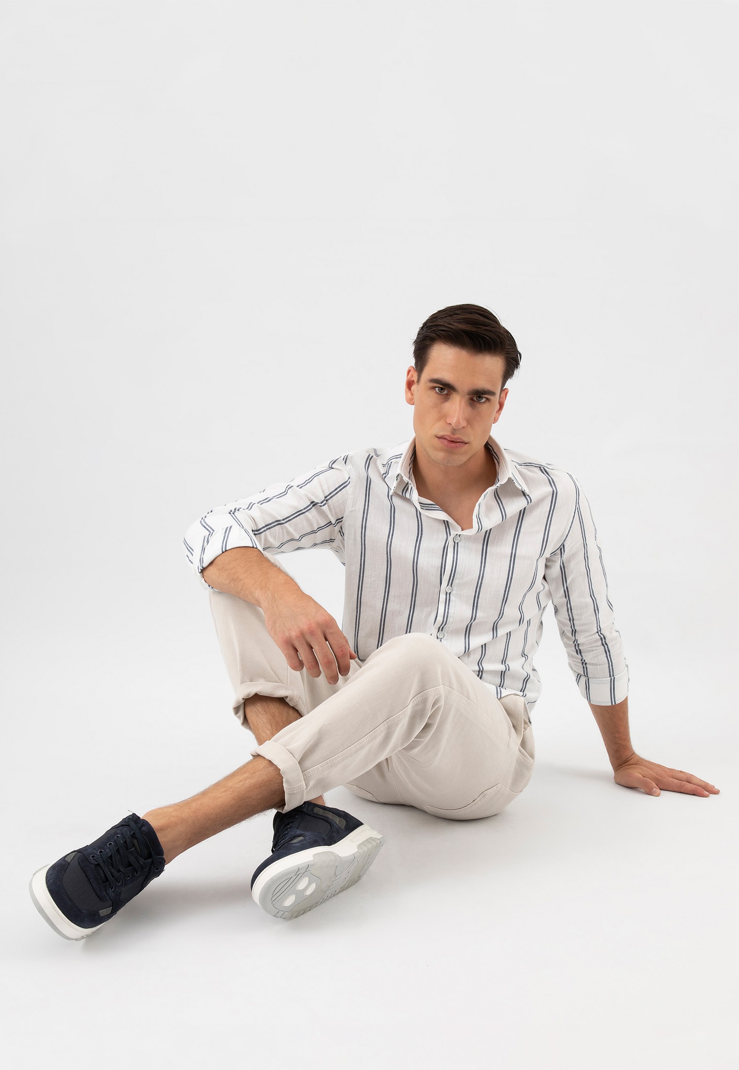 Granatowe półbuty męskie z szarymi wstawkami