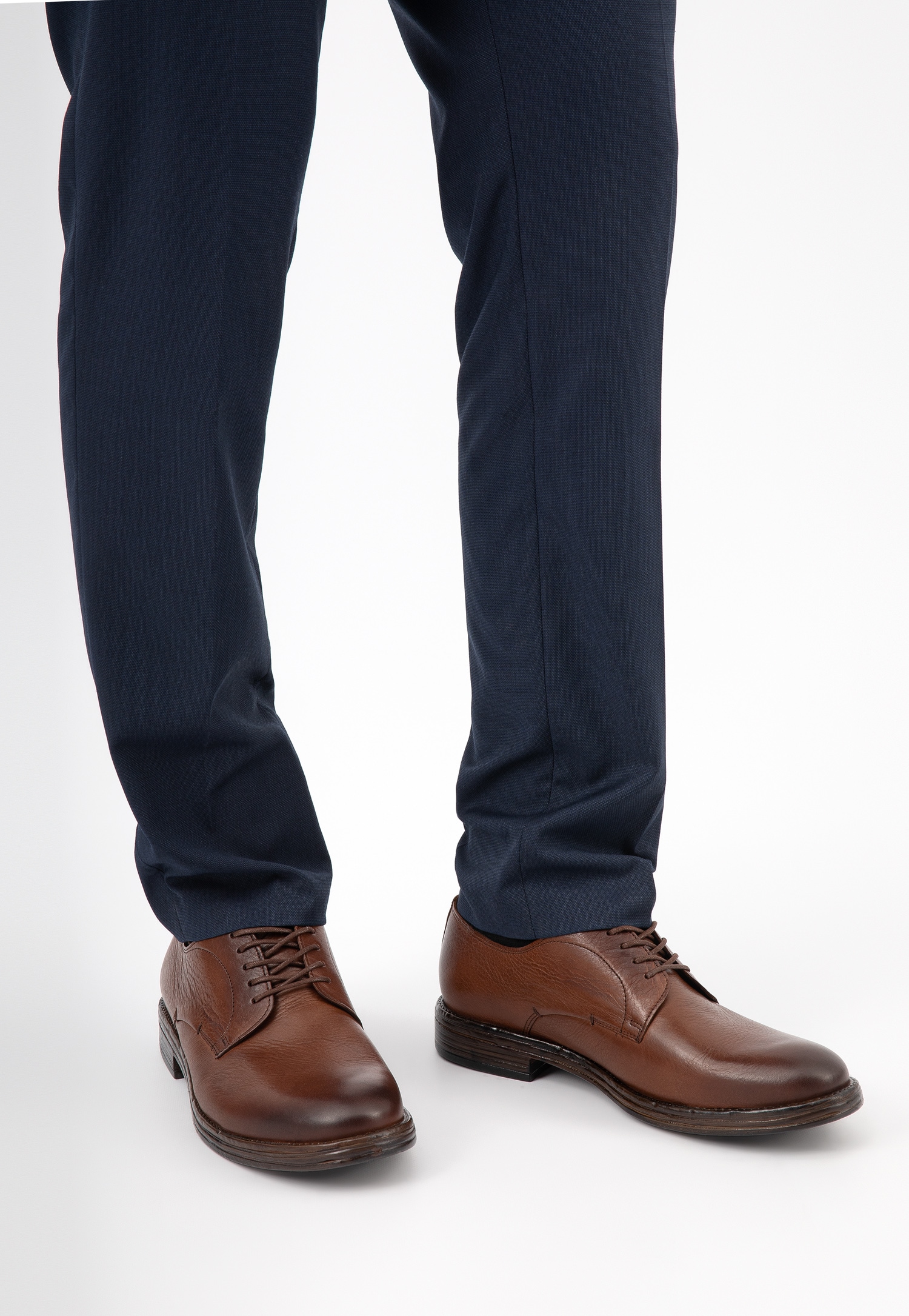 Brązowe klasyczne półbuty męskie w stylu miejskim