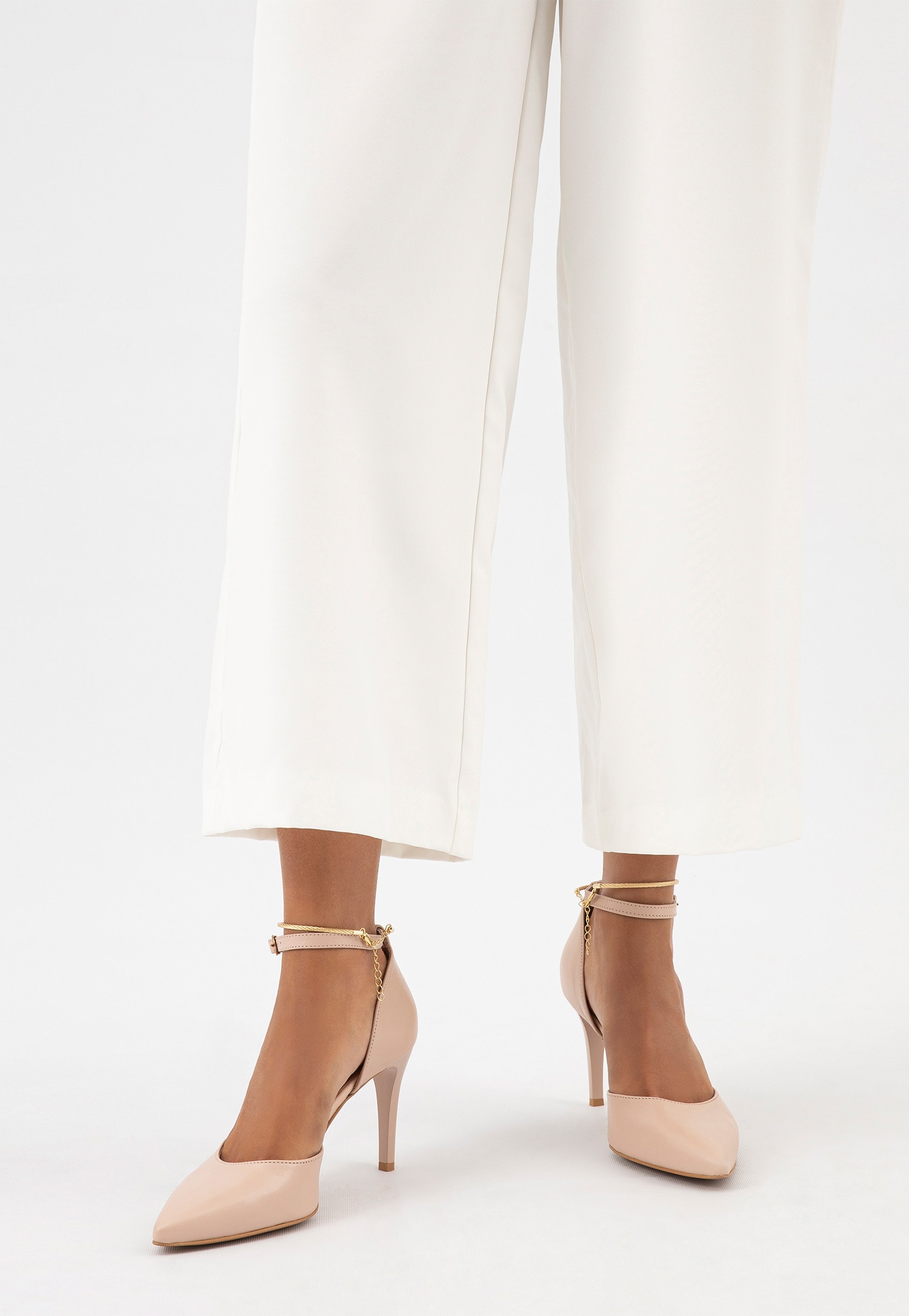 Czarne szpilki damskie z zapięciem wokół kostki