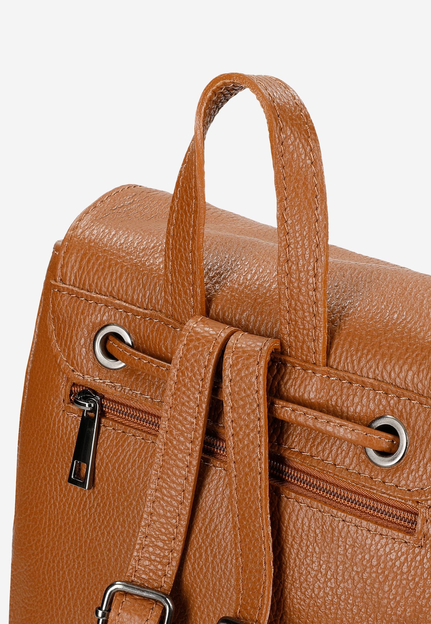 Czarny plecak damski w stylu miejskim