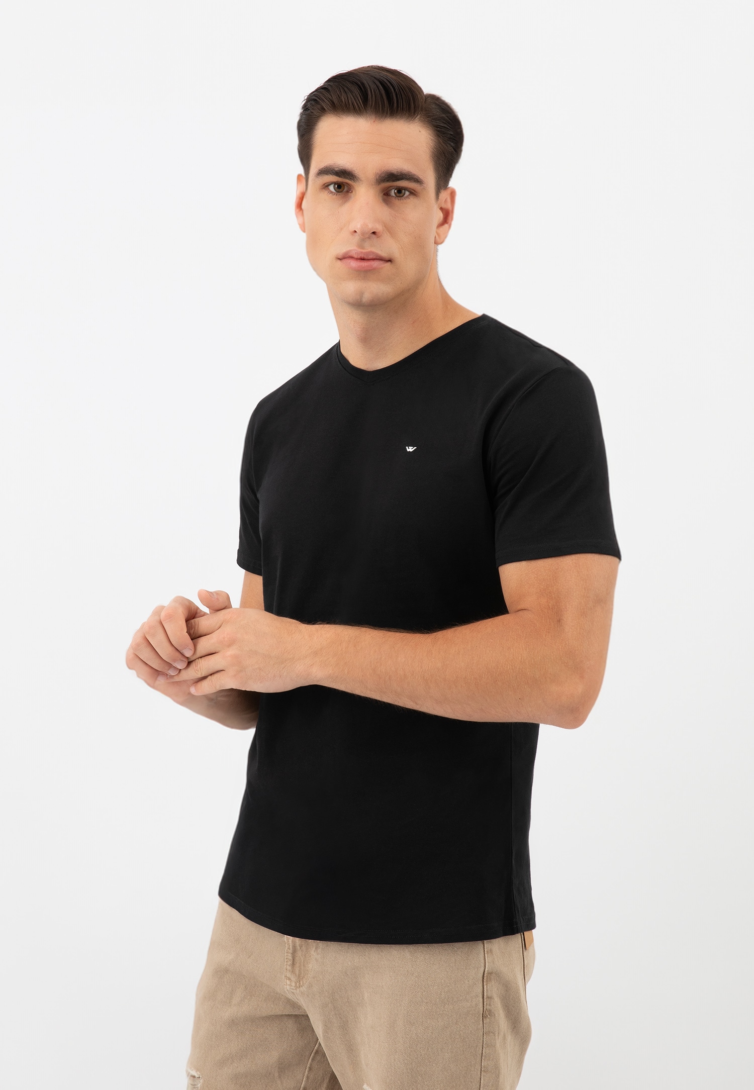 Czarna koszulka męska z dekoltem w serek