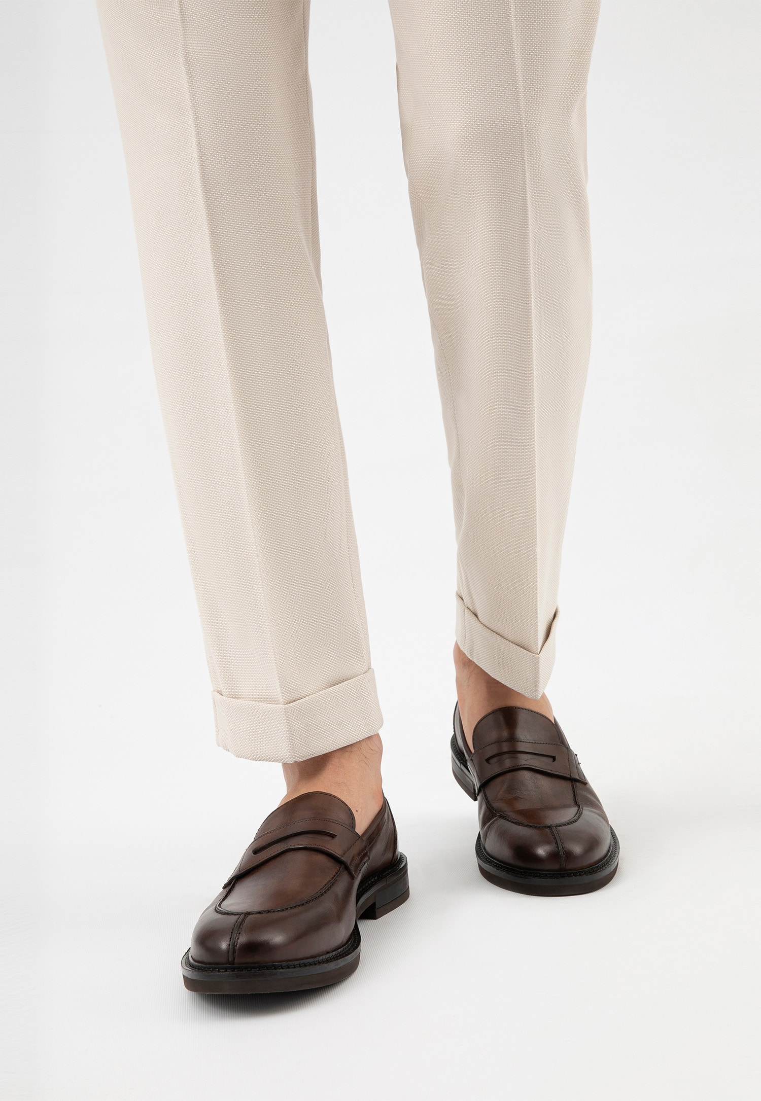 Czarne lakierowane mokasyny męskie typu penny loafers