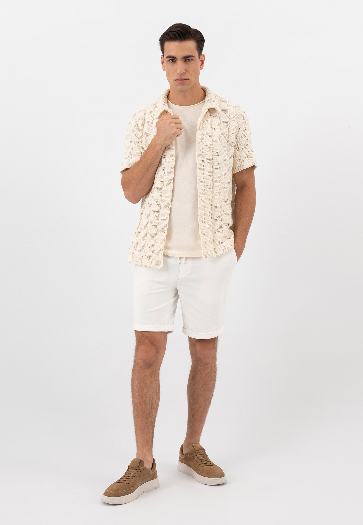 Granatowe półbuty męskie typu trampki z białą podeszwą