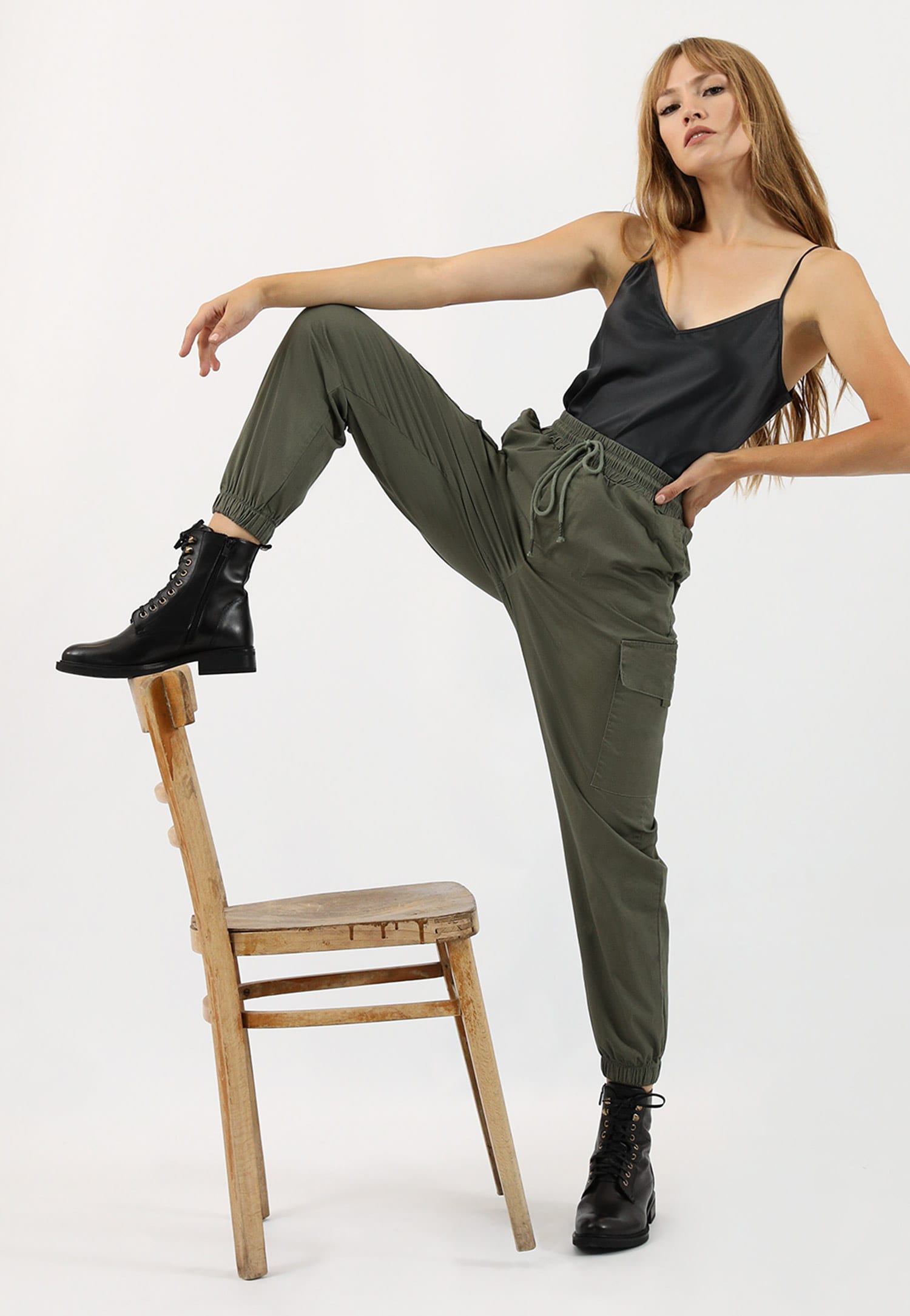 Klasyczne czarne ocieplane trzewiki damskie ze skóry licowej