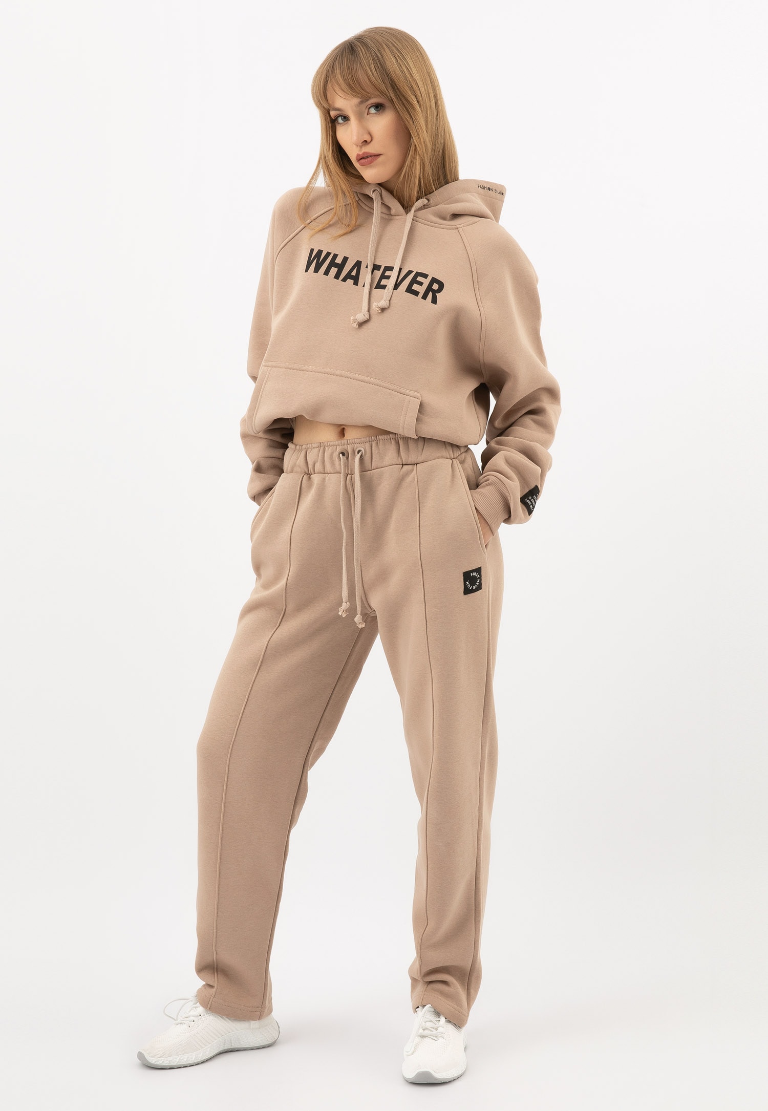 Beżowe spodnie dresowe RELAKS z luźnymi nogawkami