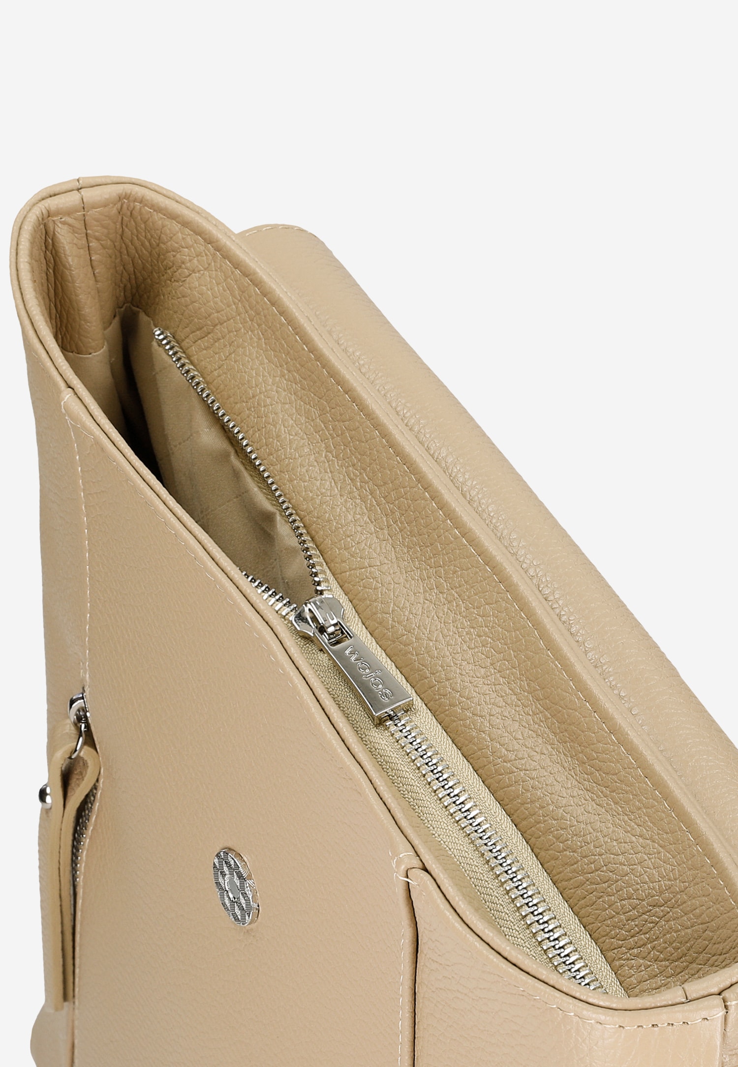 Czarny plecak damski skórzany z dwiema kieszonkami z przodu