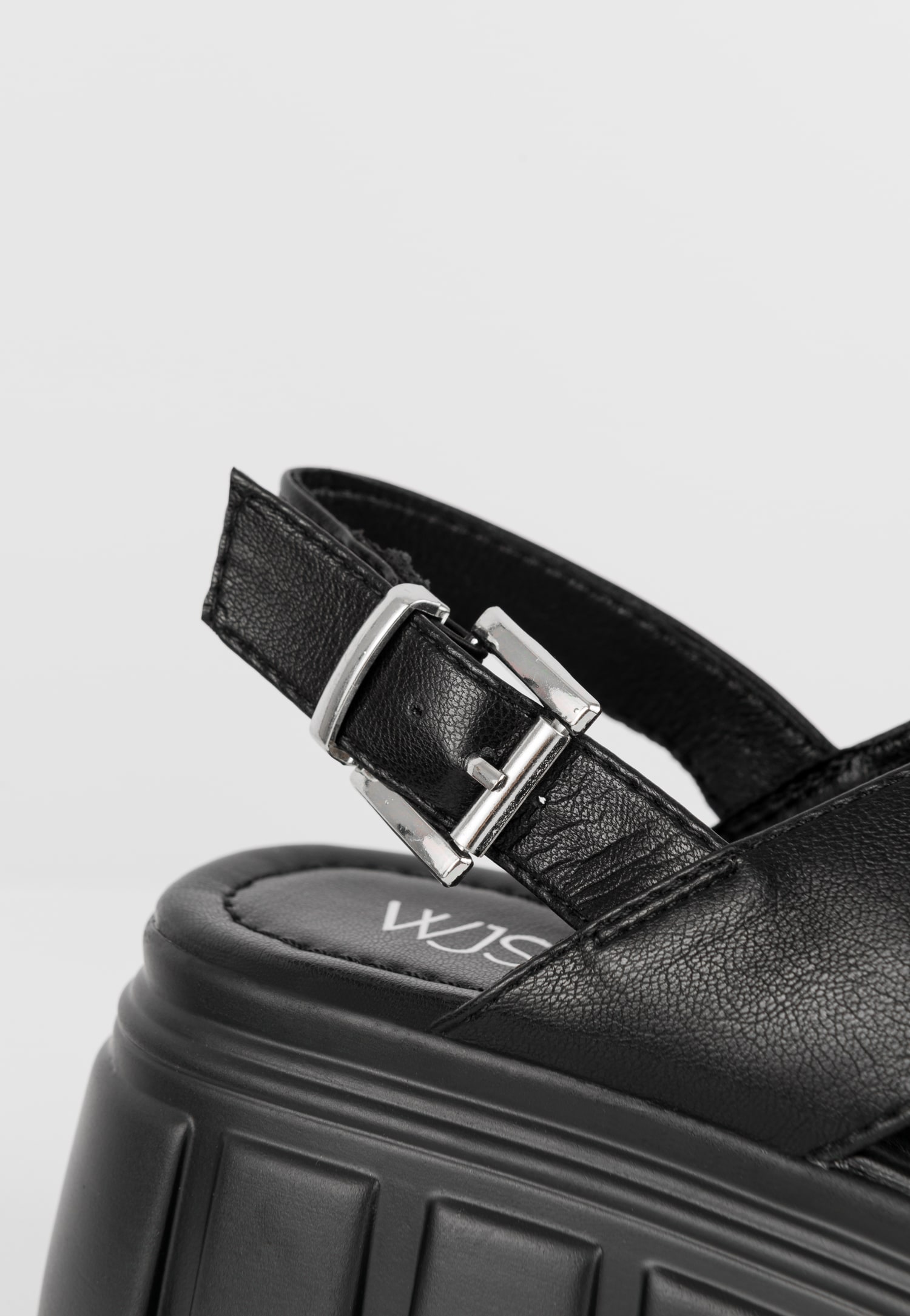 WJS czarne masywne sandały na platformie