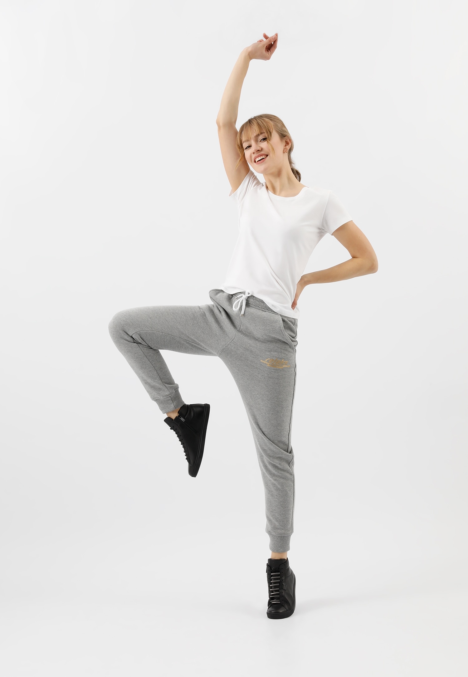 Czarne trzewiki damskie w sportowym stylu