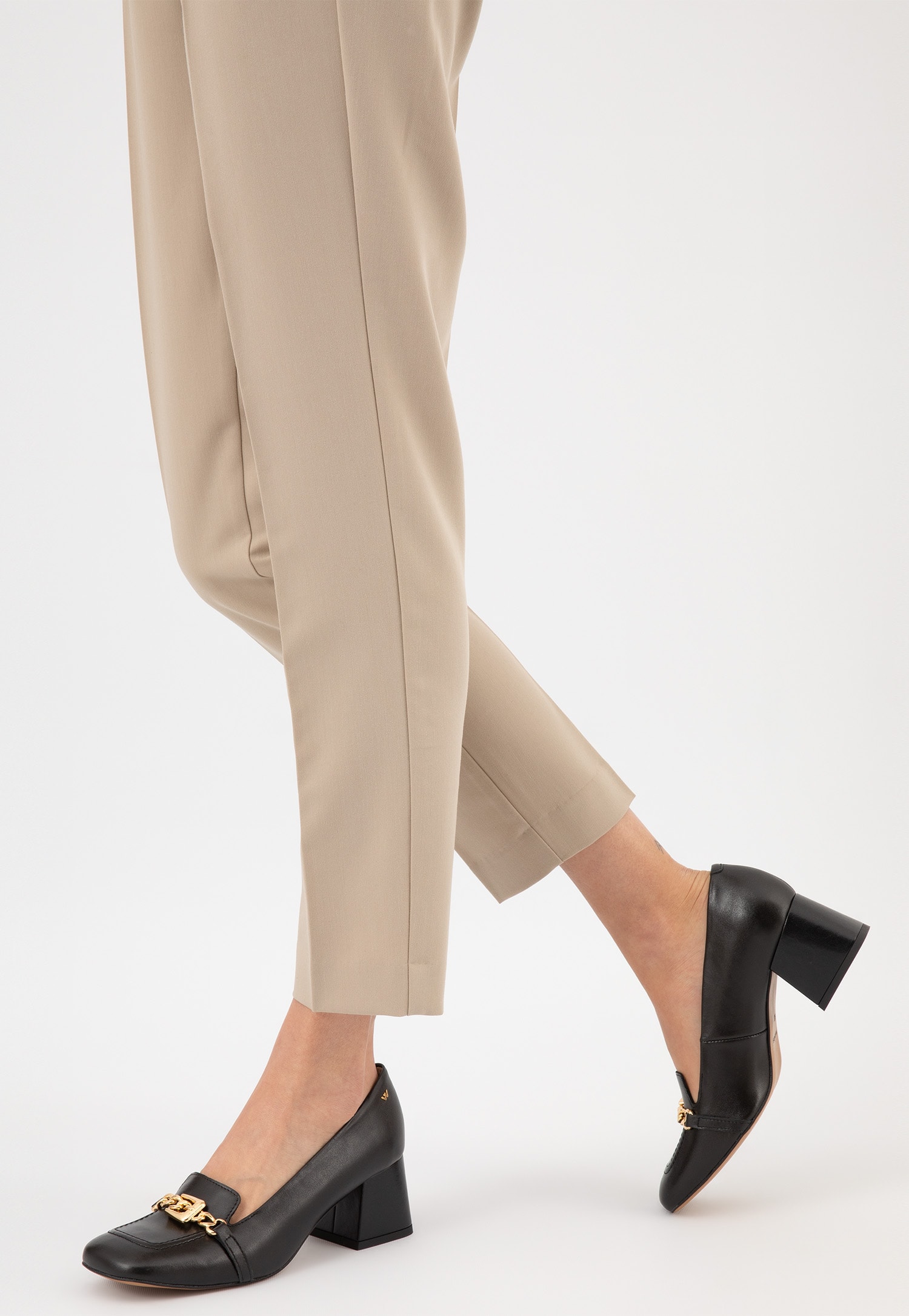 Eleganckie beżowe mokasyny damskie na obcasie