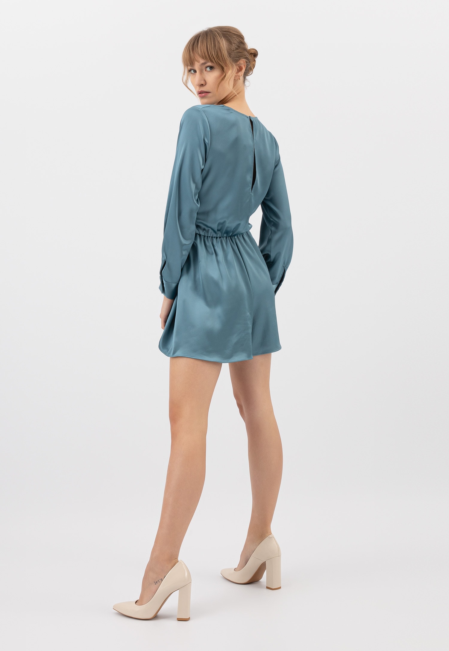 Czółenka damskie w kolorze zielonym na wysokim słupku