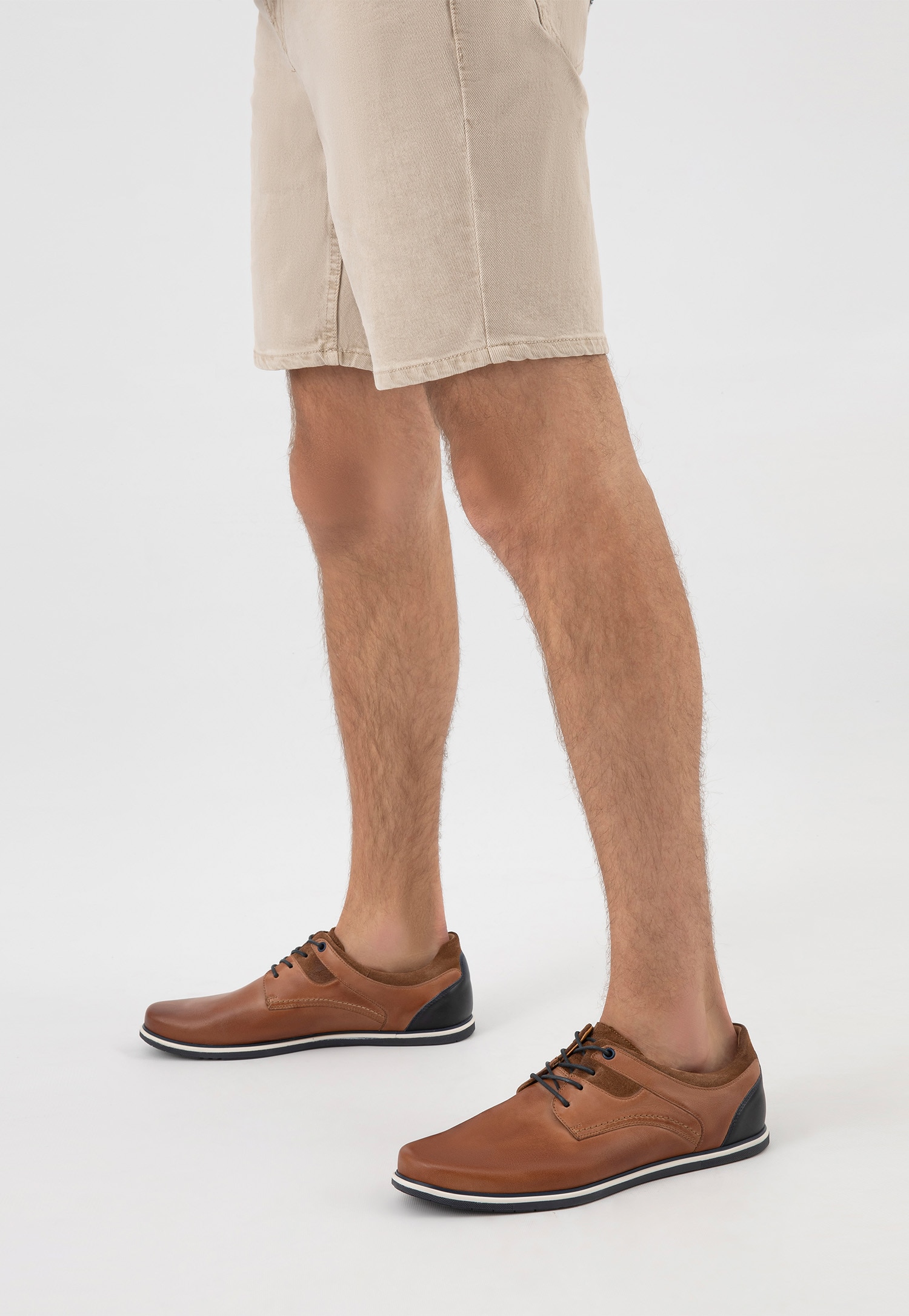 Granatowe półbuty męskie typu sneakers ze skóry licowej