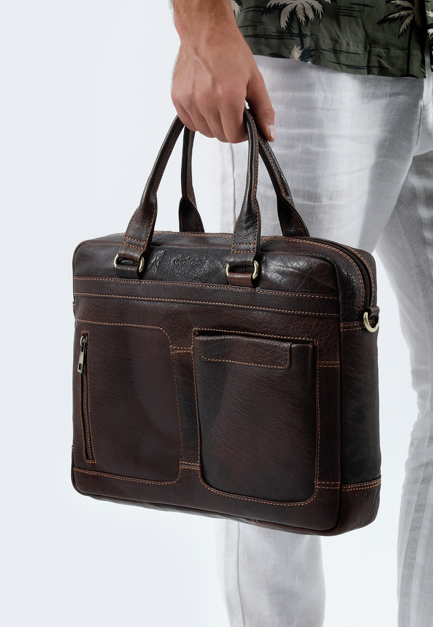 Czarna skórzana torba męska z dodatkowymi zewnętrznymi kieszeniami