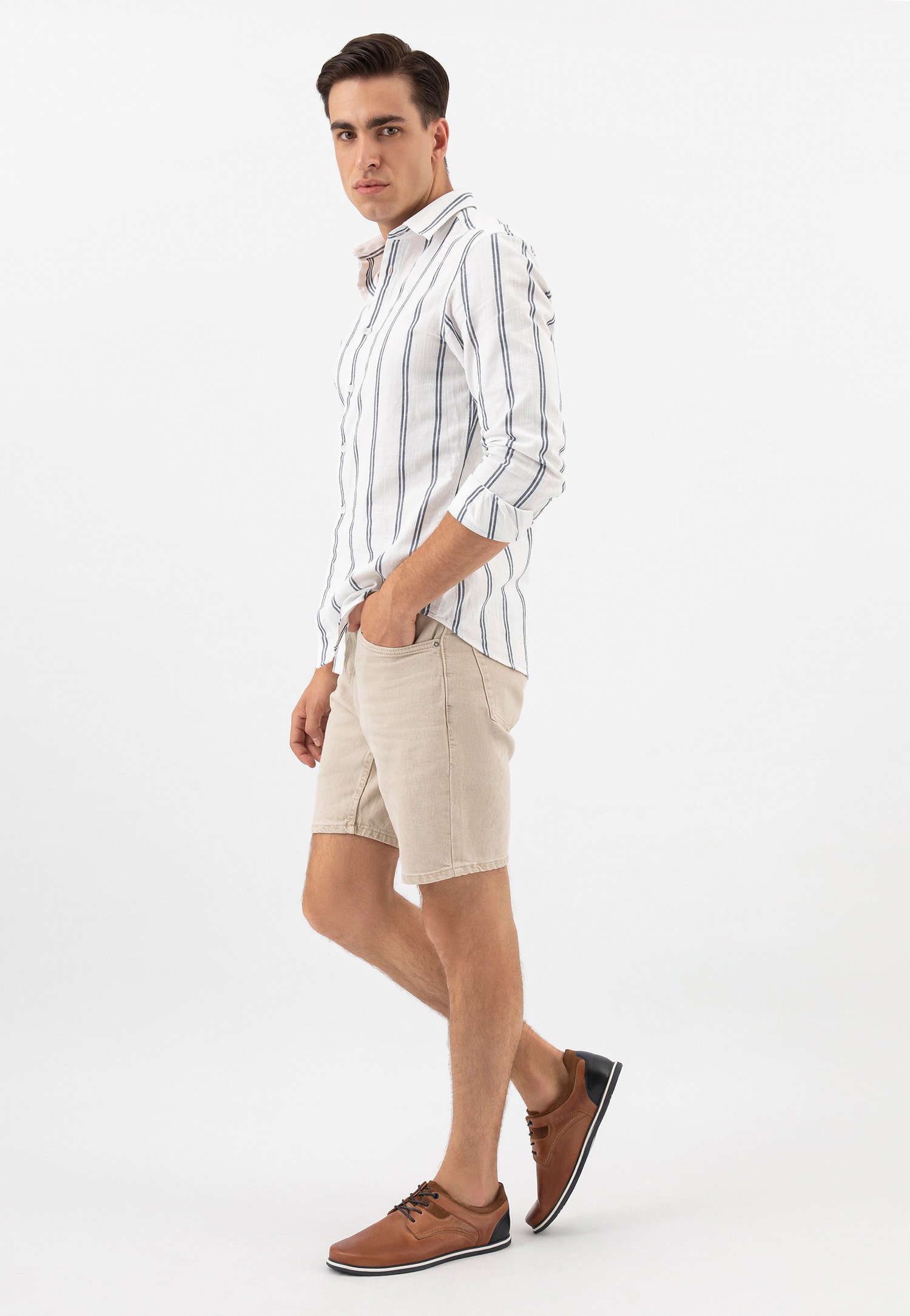 Granatowe półbuty męskie typu sneakers ze skóry licowej