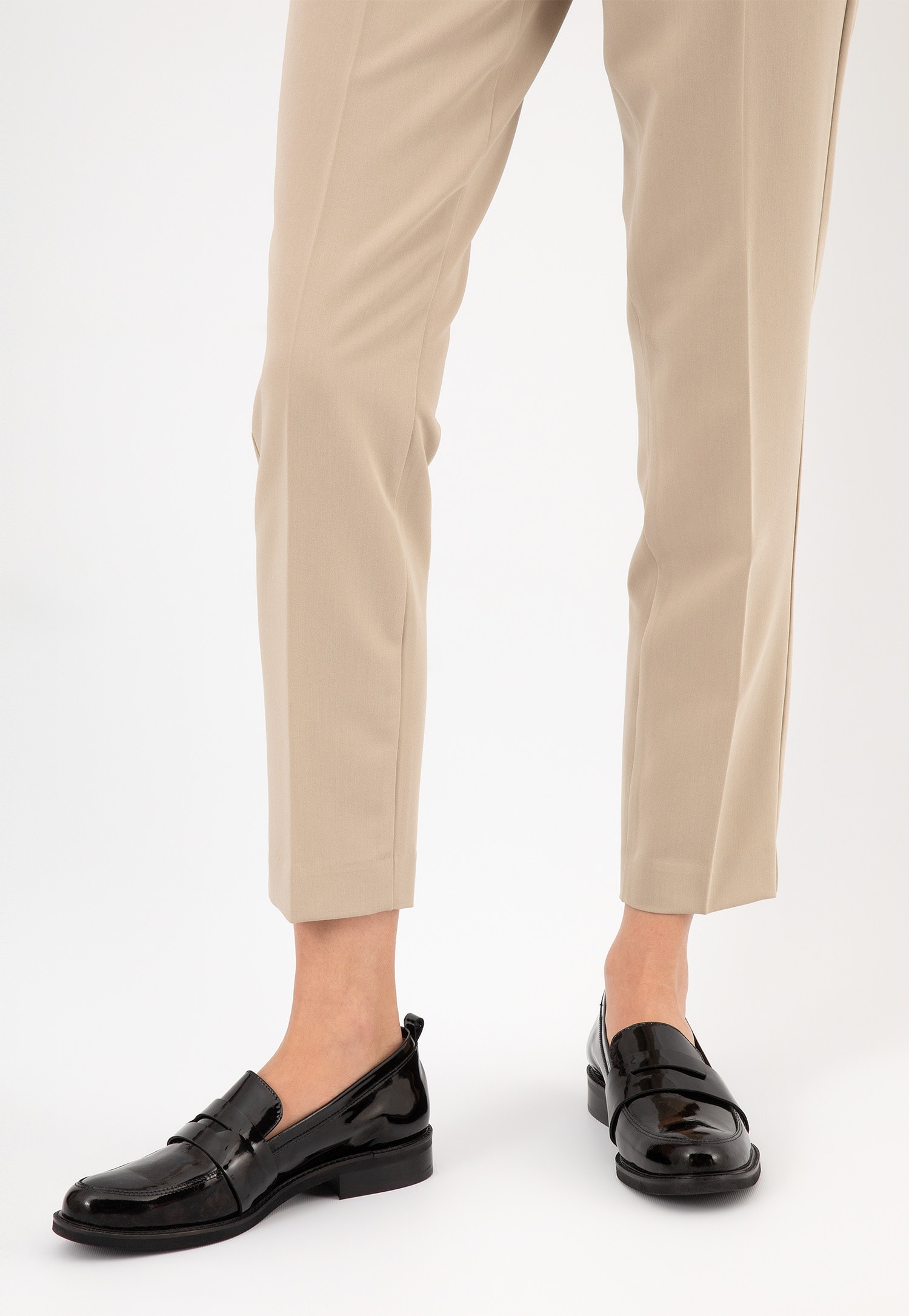 Czarne lakierowane mokasyny damskie w stylu formal