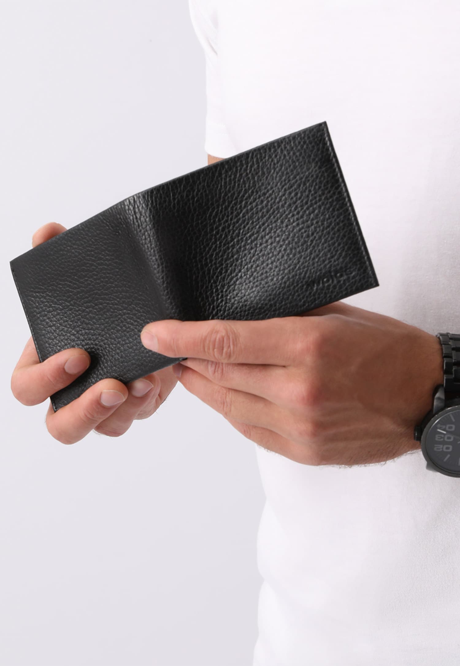 Czarny portfel męski ze skóry naturalnej