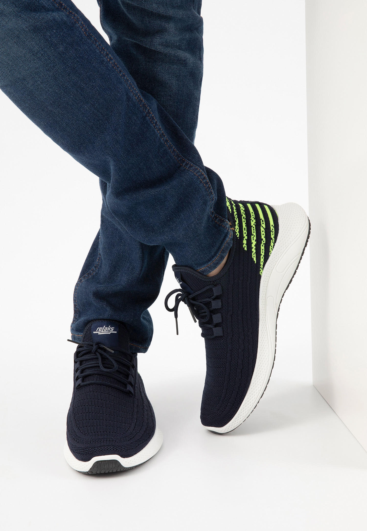 RELAKS granatowe wsuwane sneakersy męskie z zielonymi akcentami