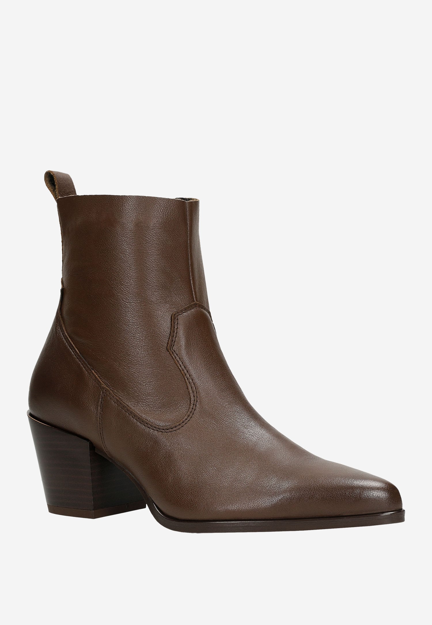 Brązowe kowbojki  na charakterystycznym obcasie