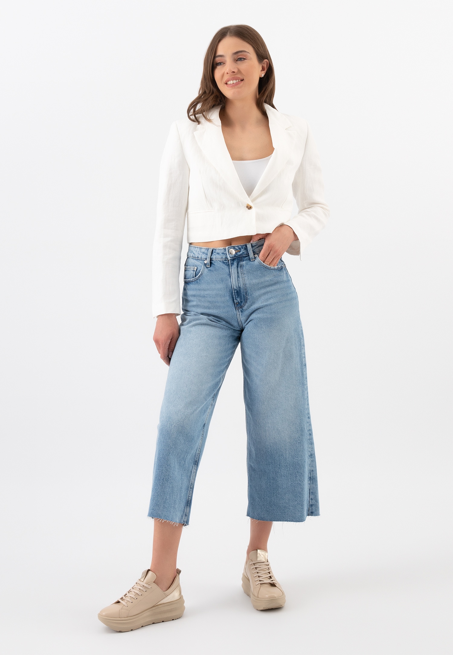 Białe sneakersy damskie ze srebrnymi wstawkami