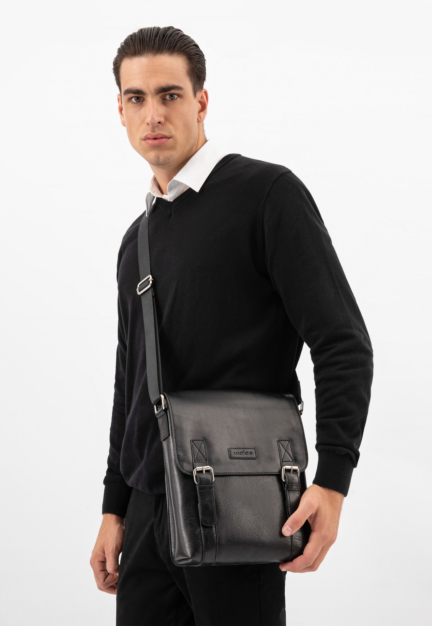 Mała czarna torba męska ze skóry licowej