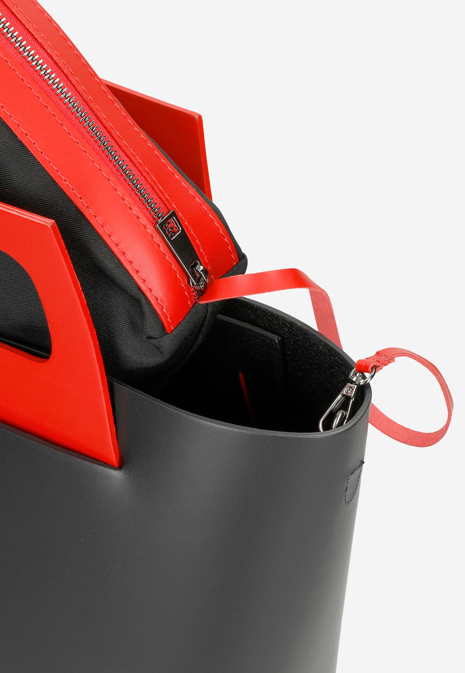 Beżowy sztywny kuferek damski z brązowymi elementami