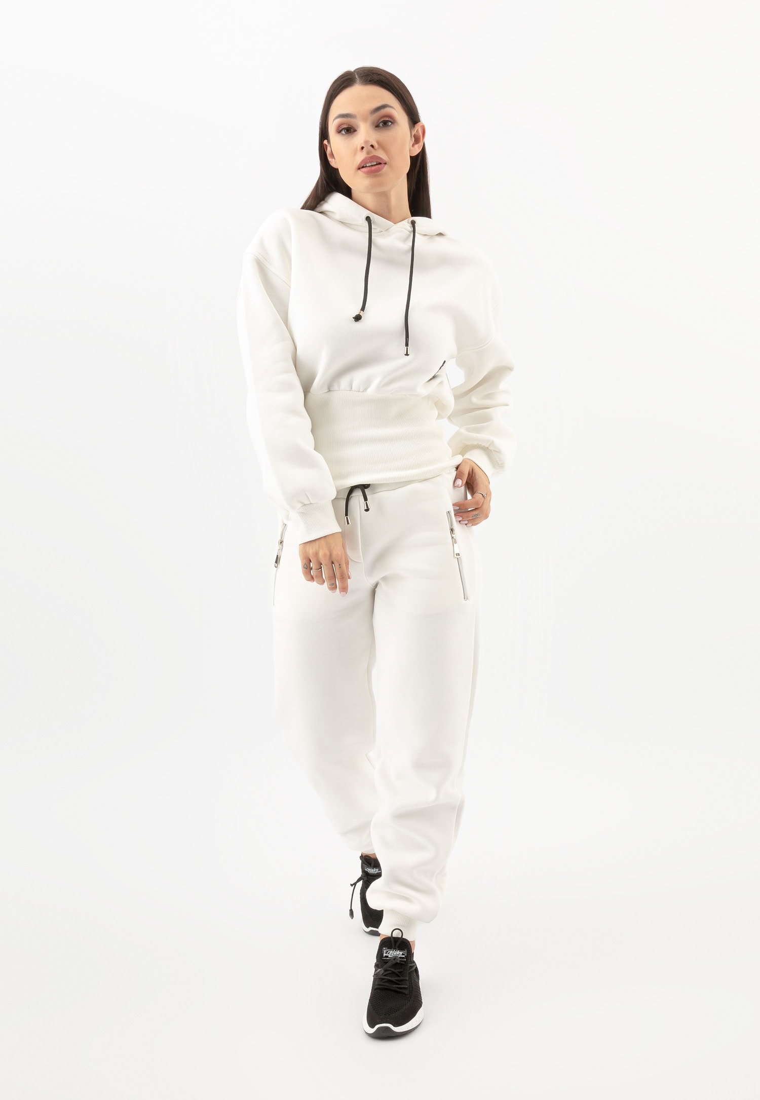 RELAKS biała bluza damska z wysokim ściągaczem