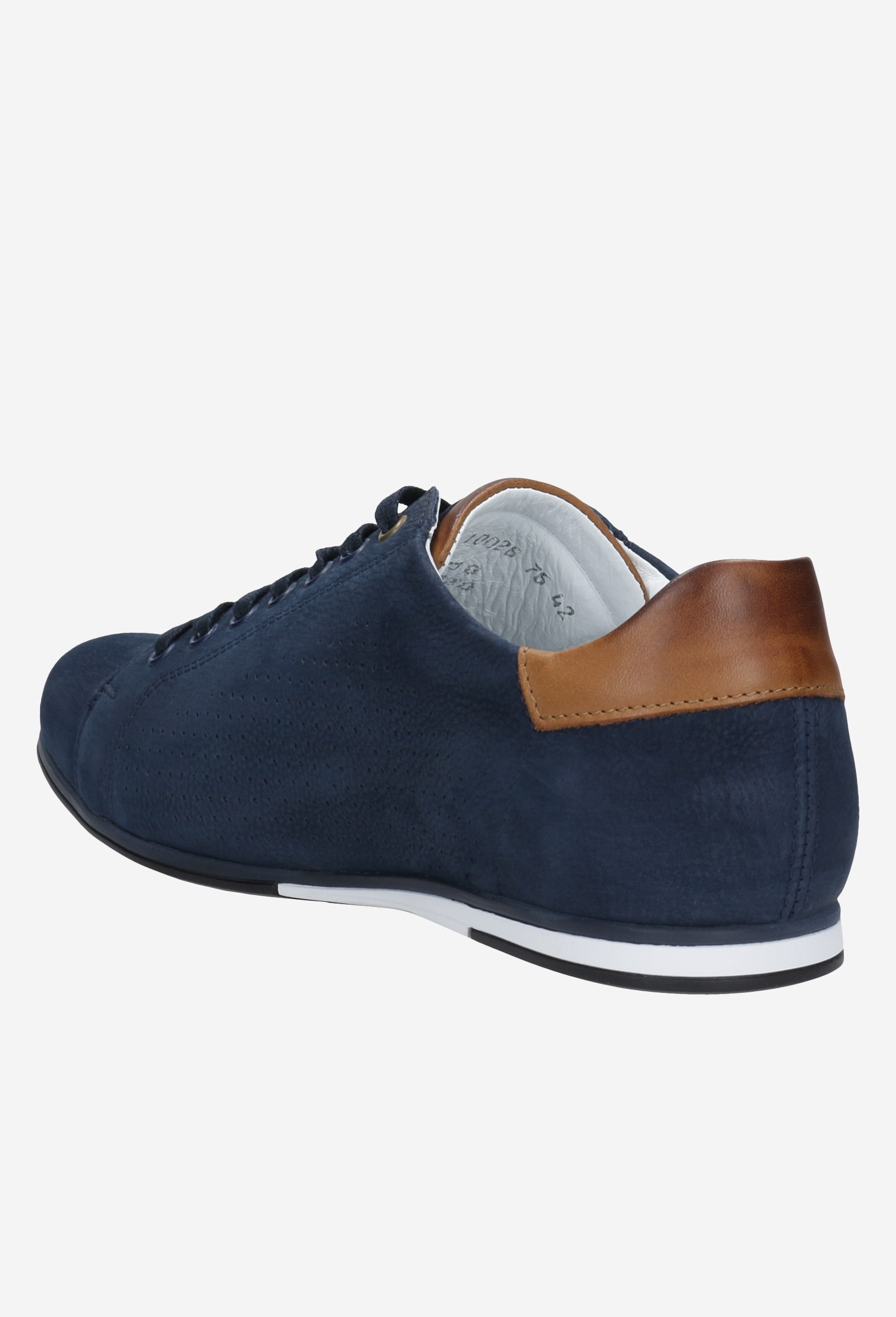 Jasnobrązowe półbuty męskie z dwoiny welurowej z perforowaniem