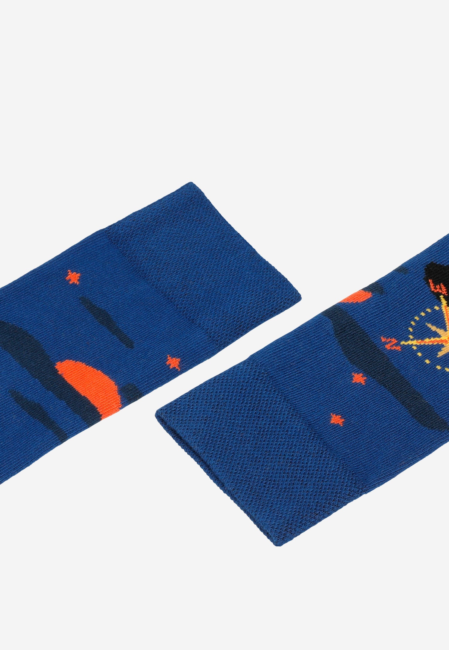 Granatowe skarpety męskie z motywem campingu