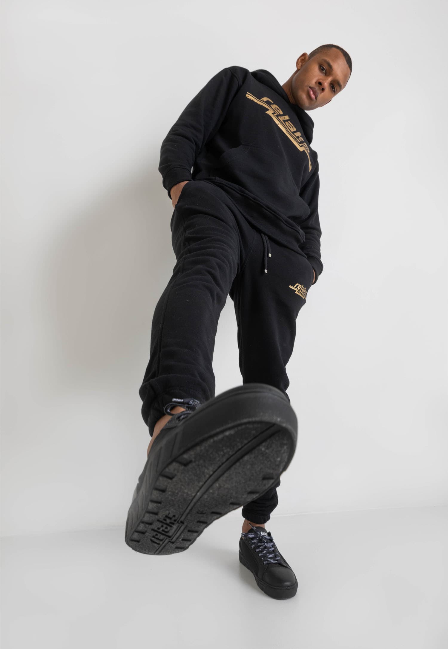 RELAKS czarne casualowe trampki męskie