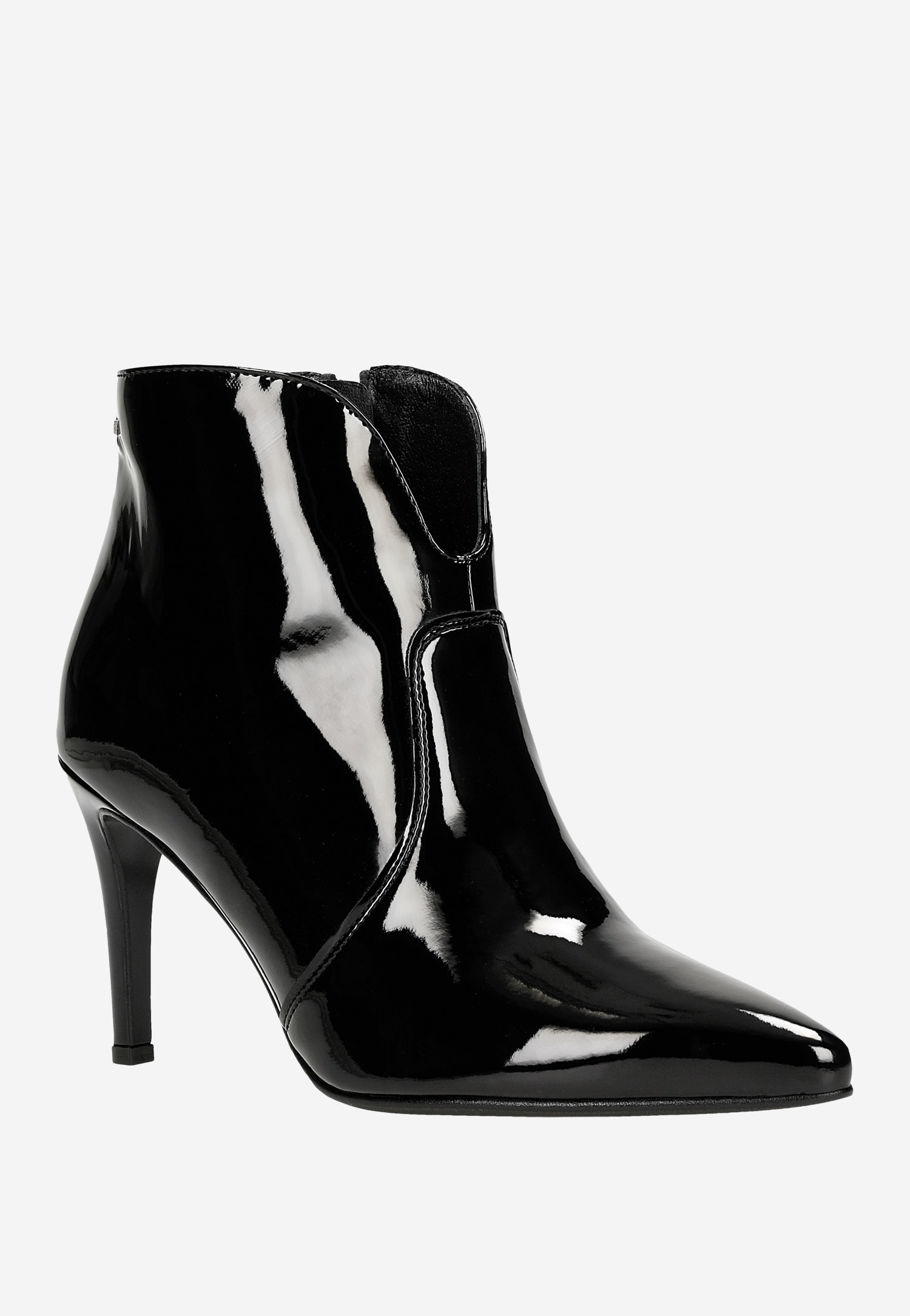 Czarne welurowe botki damskie na szpilce idealne na jesień