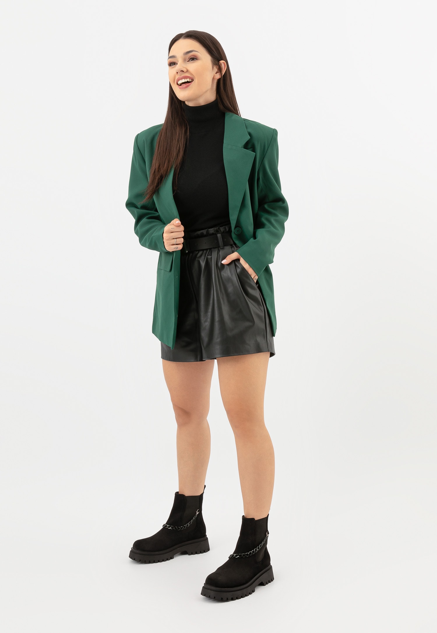 Beżowe botki damskie typu sztyblety ze złotym łańcuszkiem