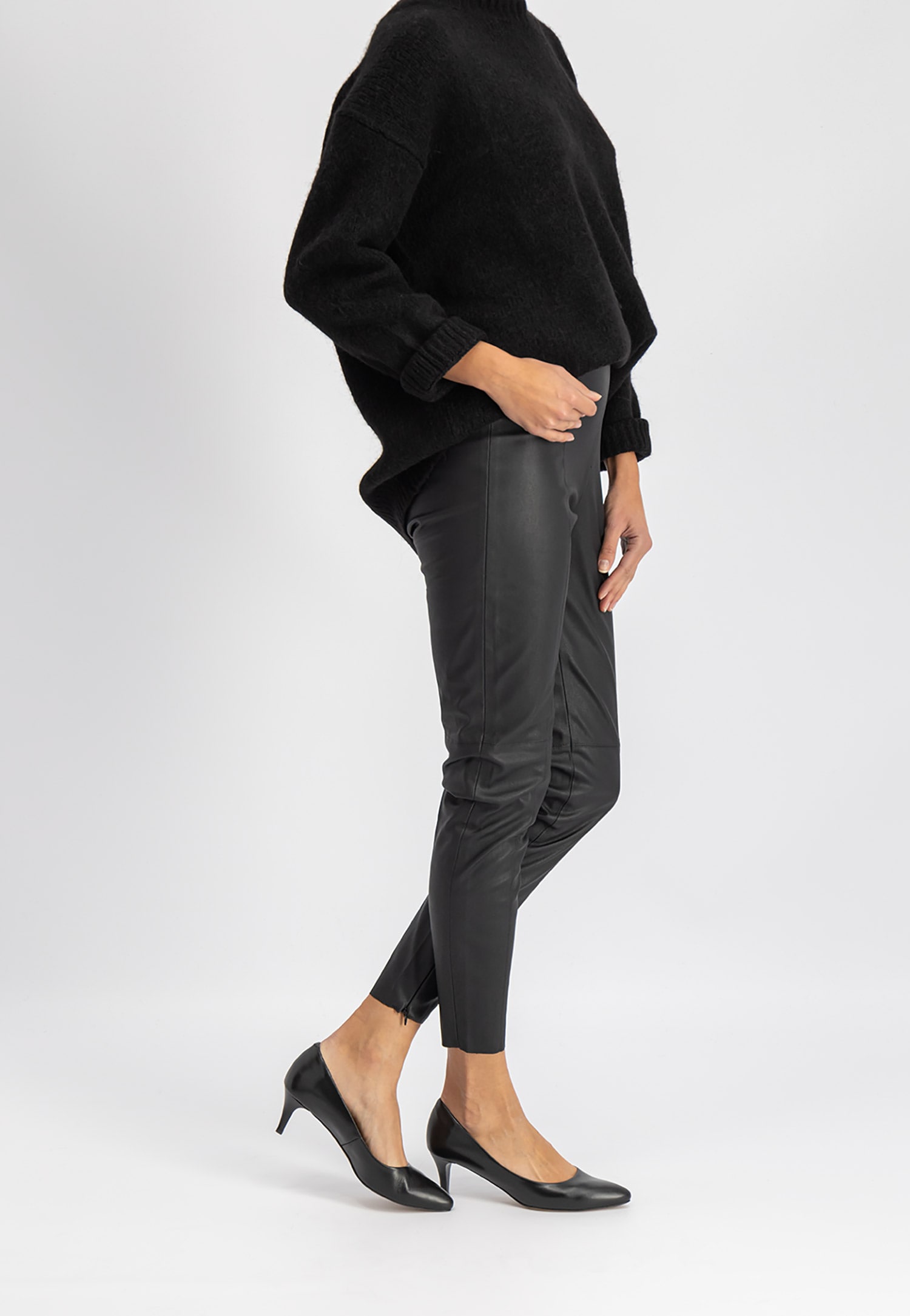 Czarne klasyczne czółenka damskie ze skóry licowej