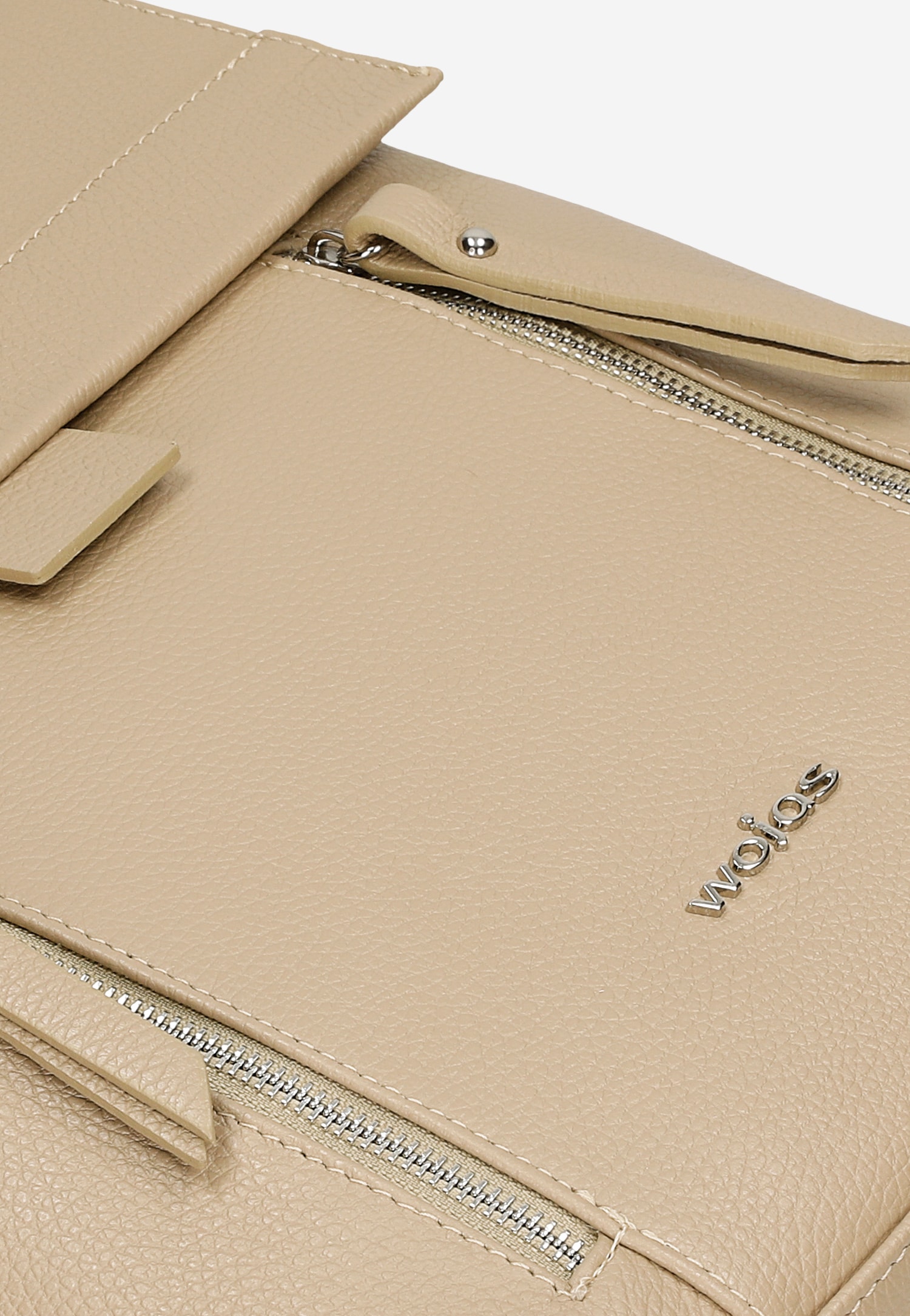 Czarny plecak damski skórzany z dwiema kieszonkami z przodu