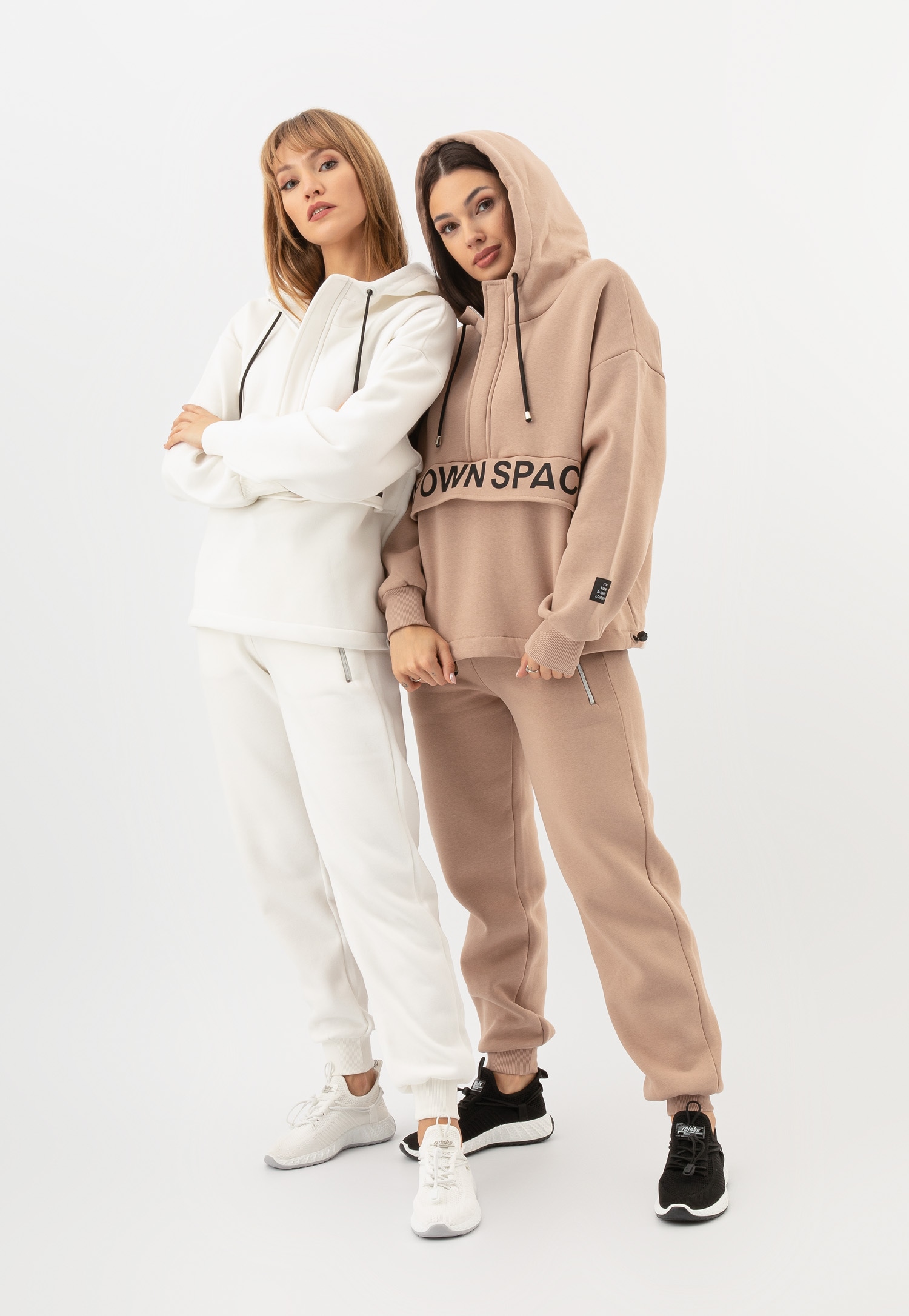 RELAKS białe spodnie damskie dresowe z zapięciem na zamek