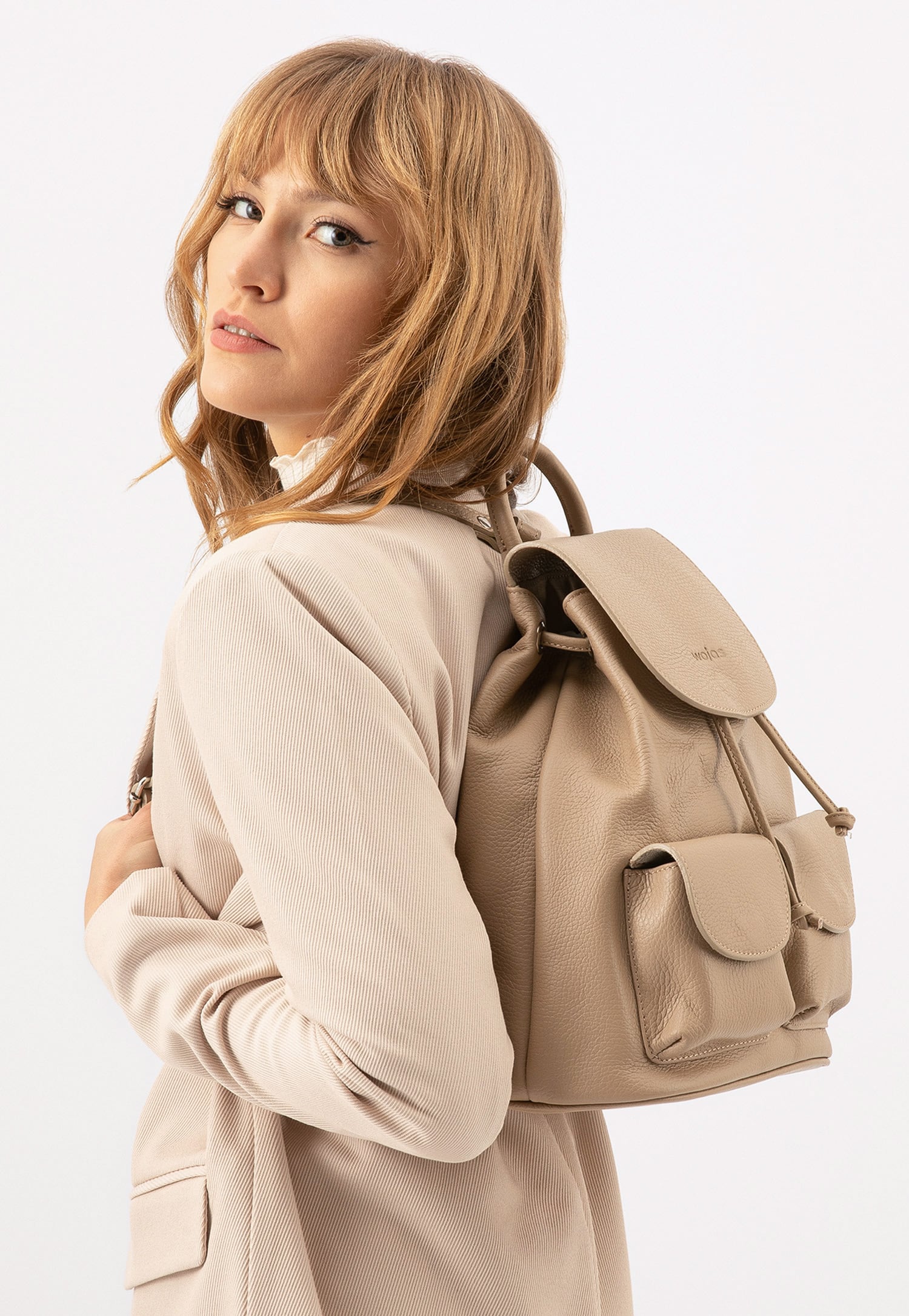 Beżowy plecak damski typu worek ze skóry licowej