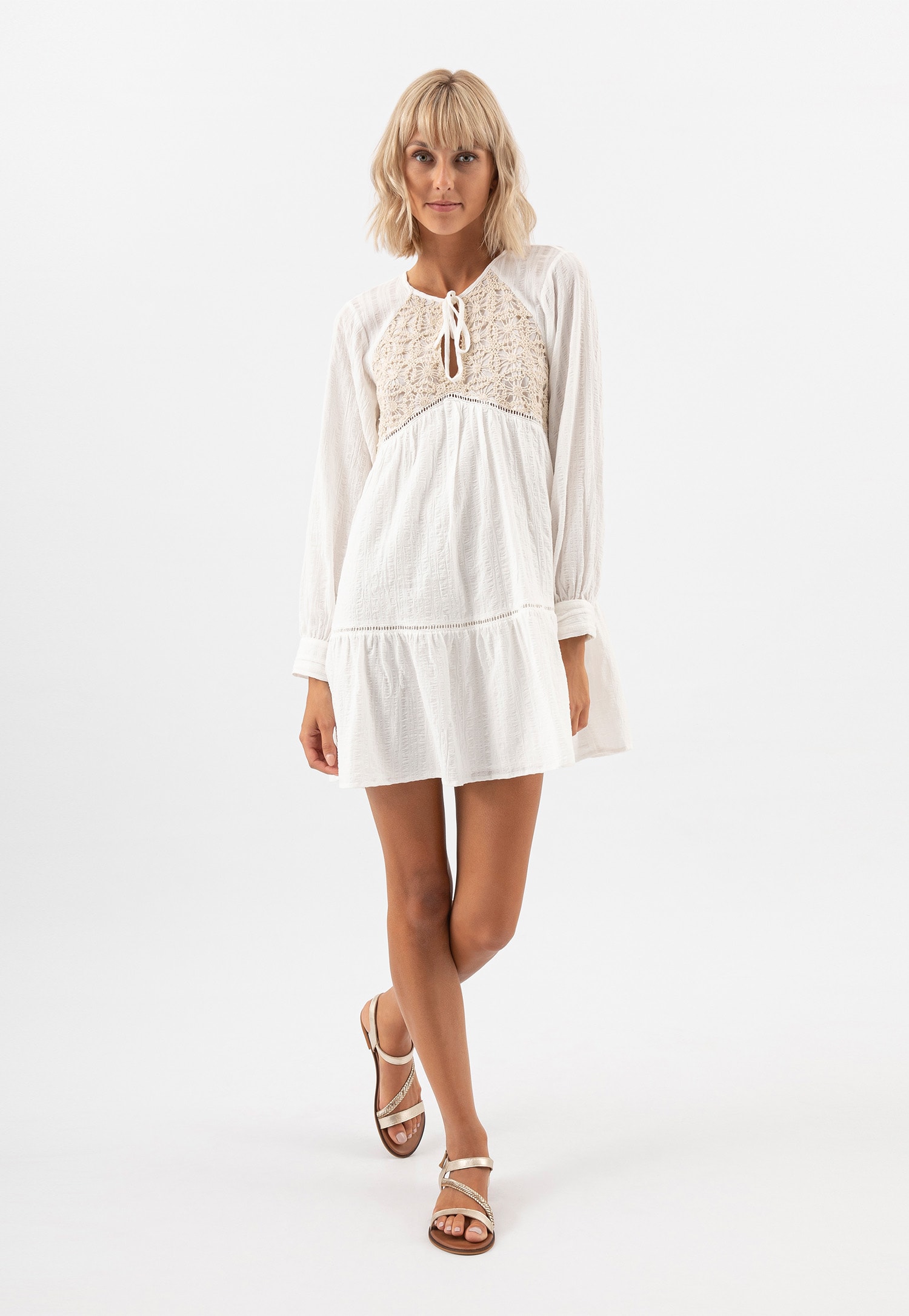 Złote sandały damskie na płaskiej podeszwie