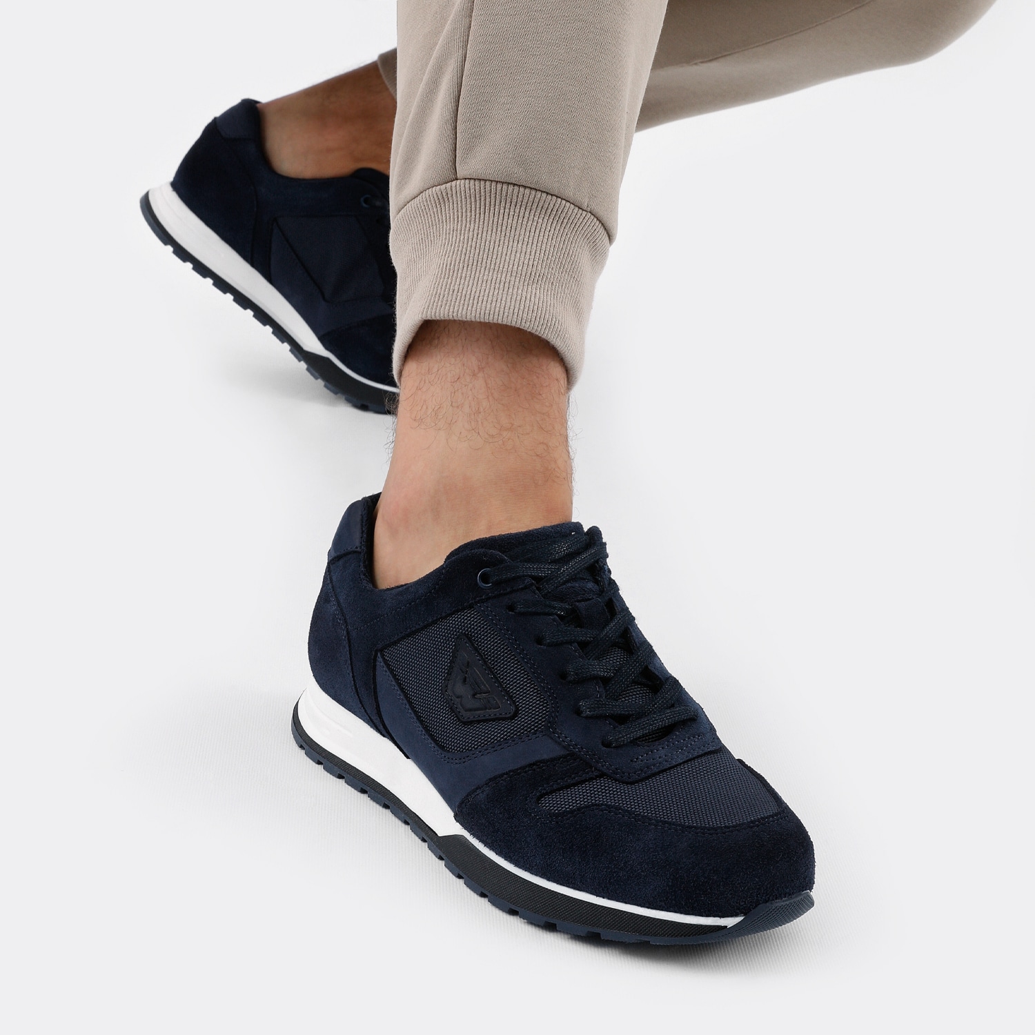 Granatowe sneakersy męskie z weluru