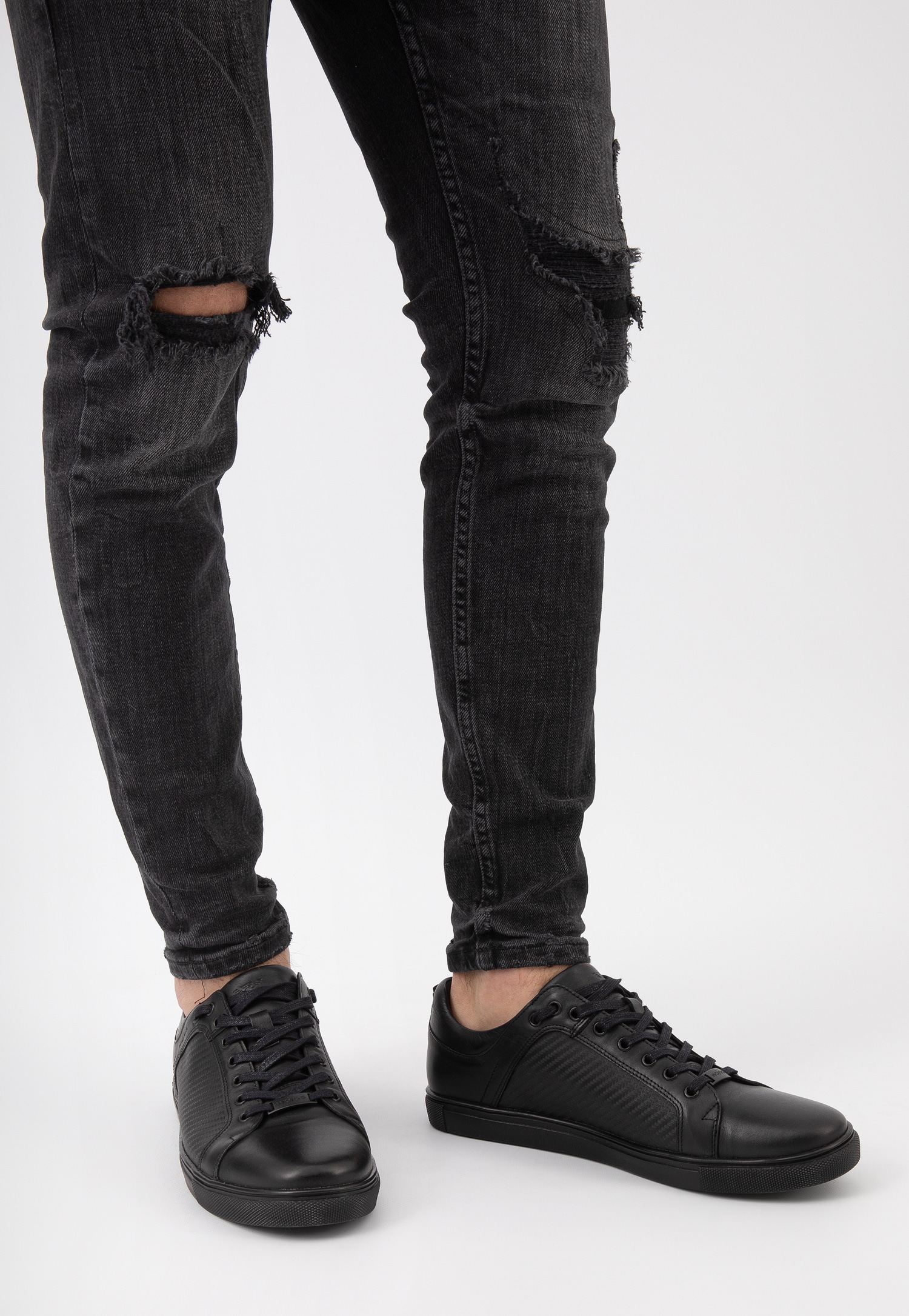 Czarne półbuty męskie z tłoczoną wstawką