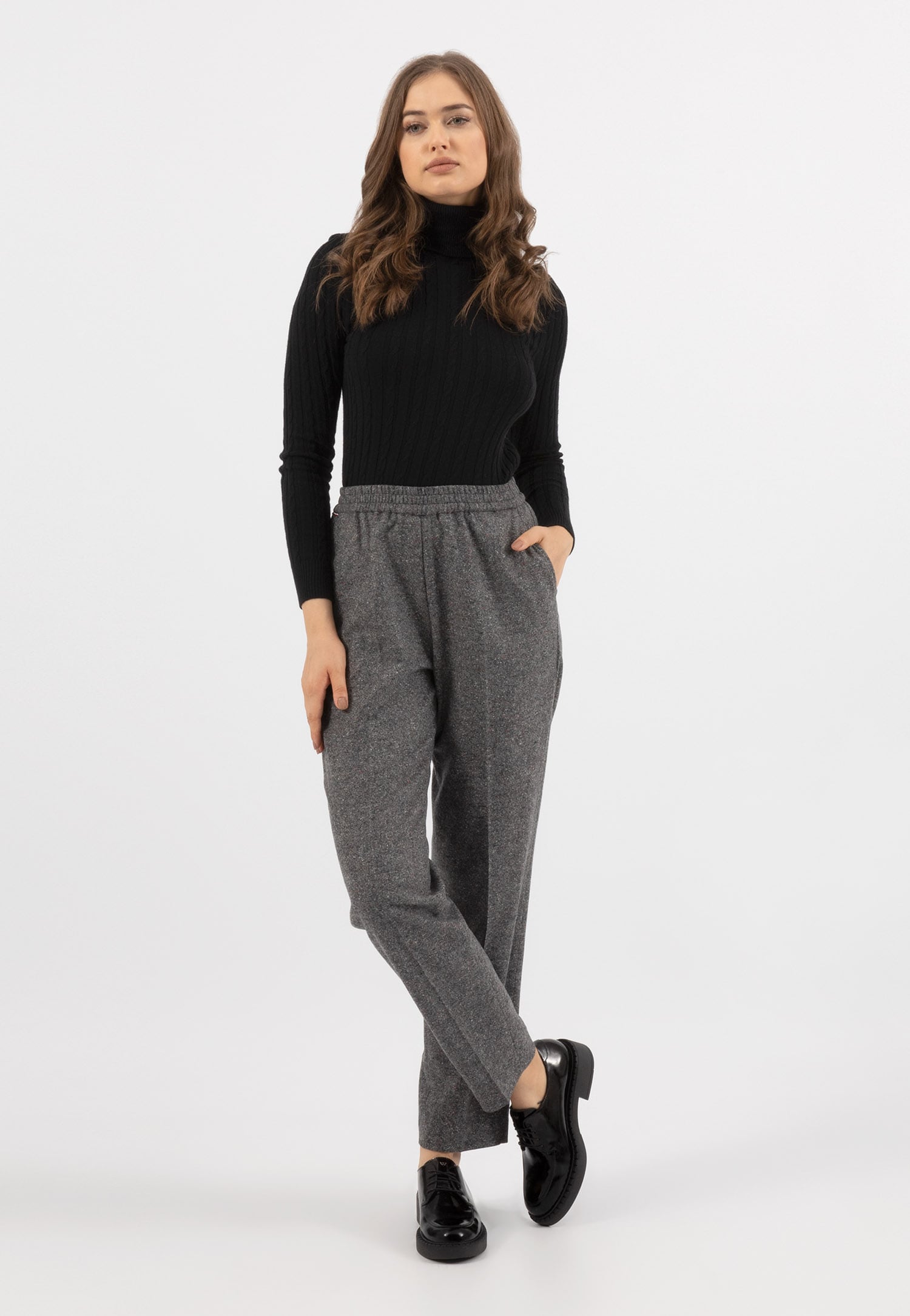 Czarne lakierowane półbuty damskie sznurowane