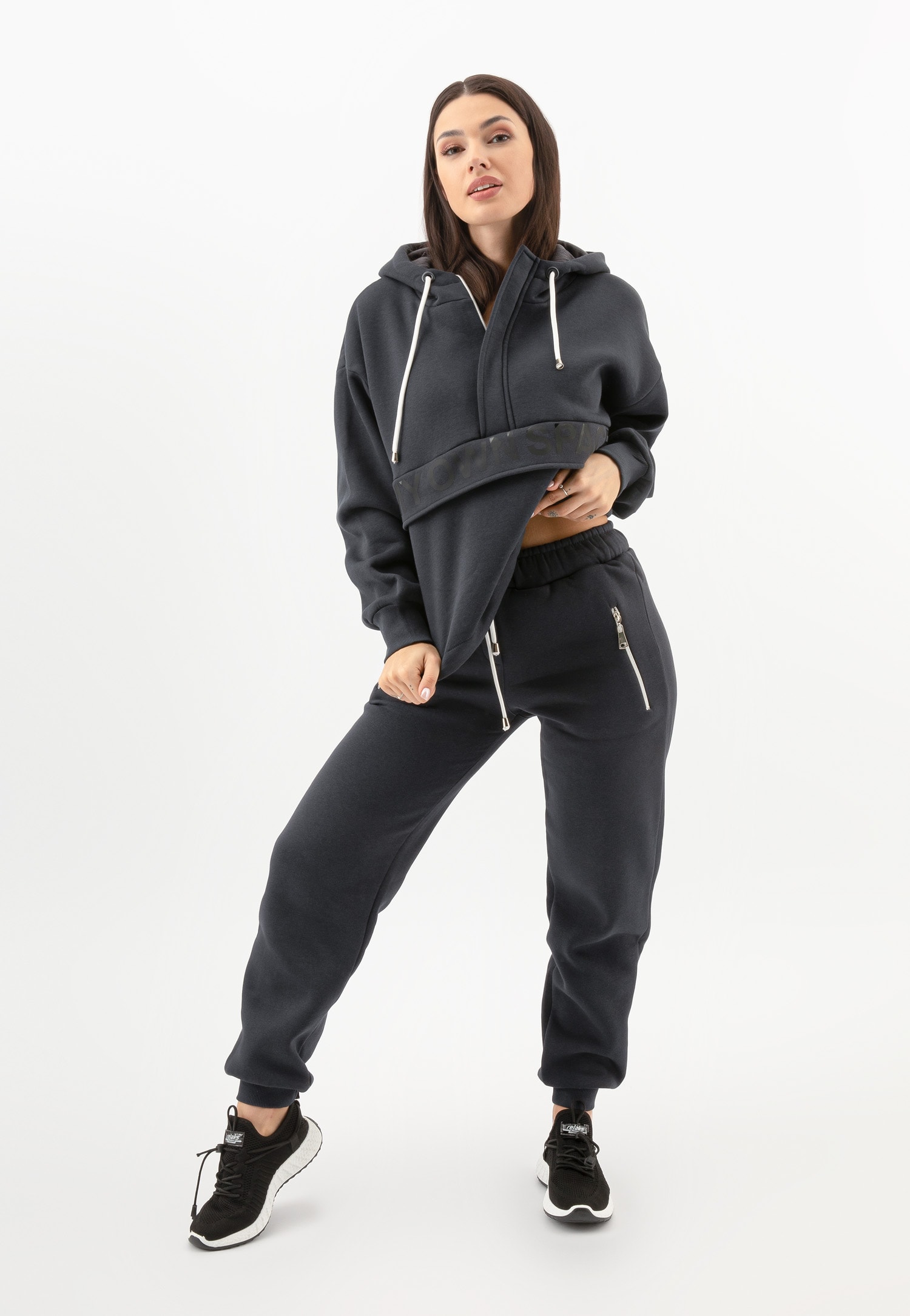 RELAKS białe spodnie damskie dresowe z zapięciem na zamek