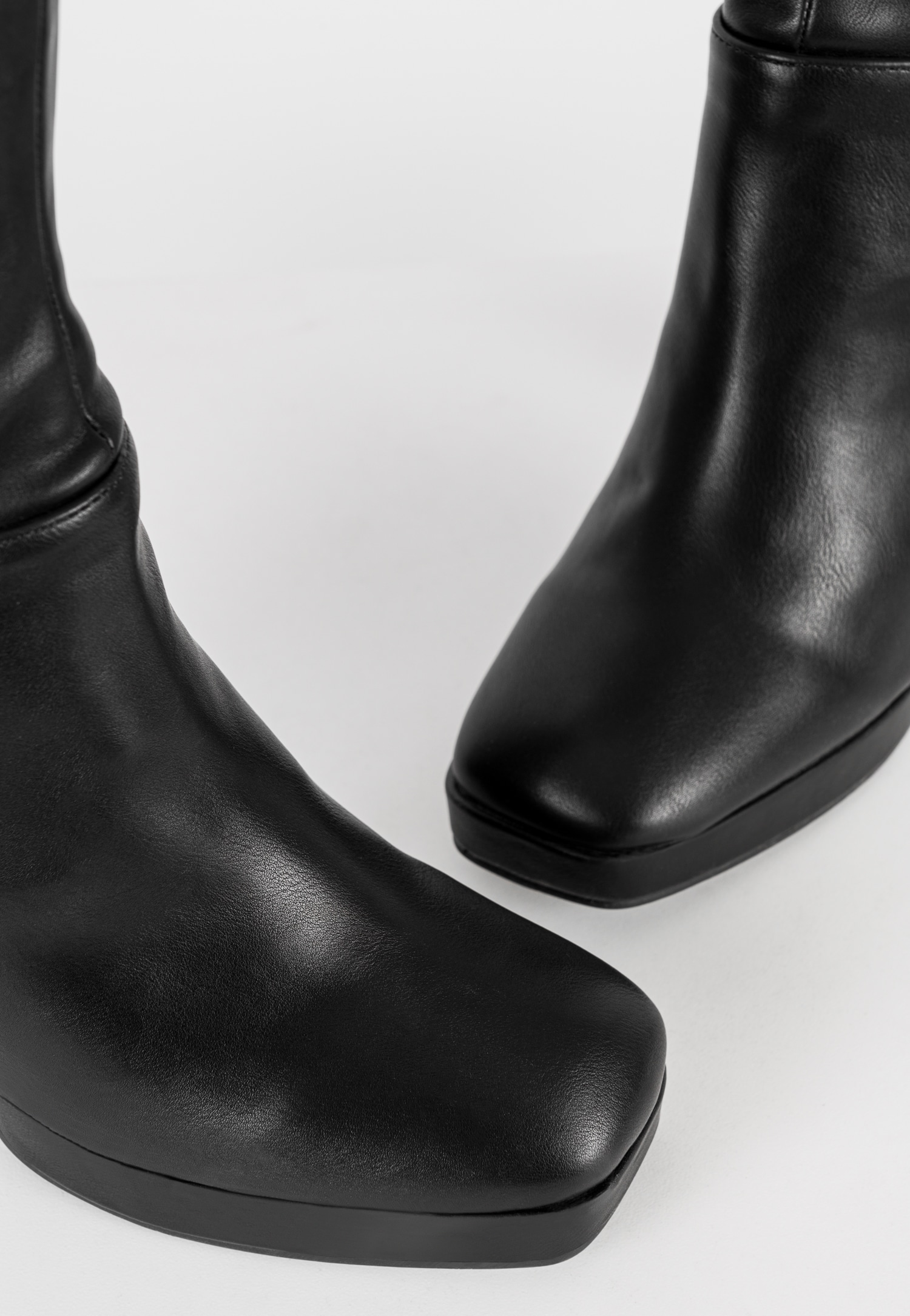 WJS czarne kozaki damskie na obcasie typu słupek