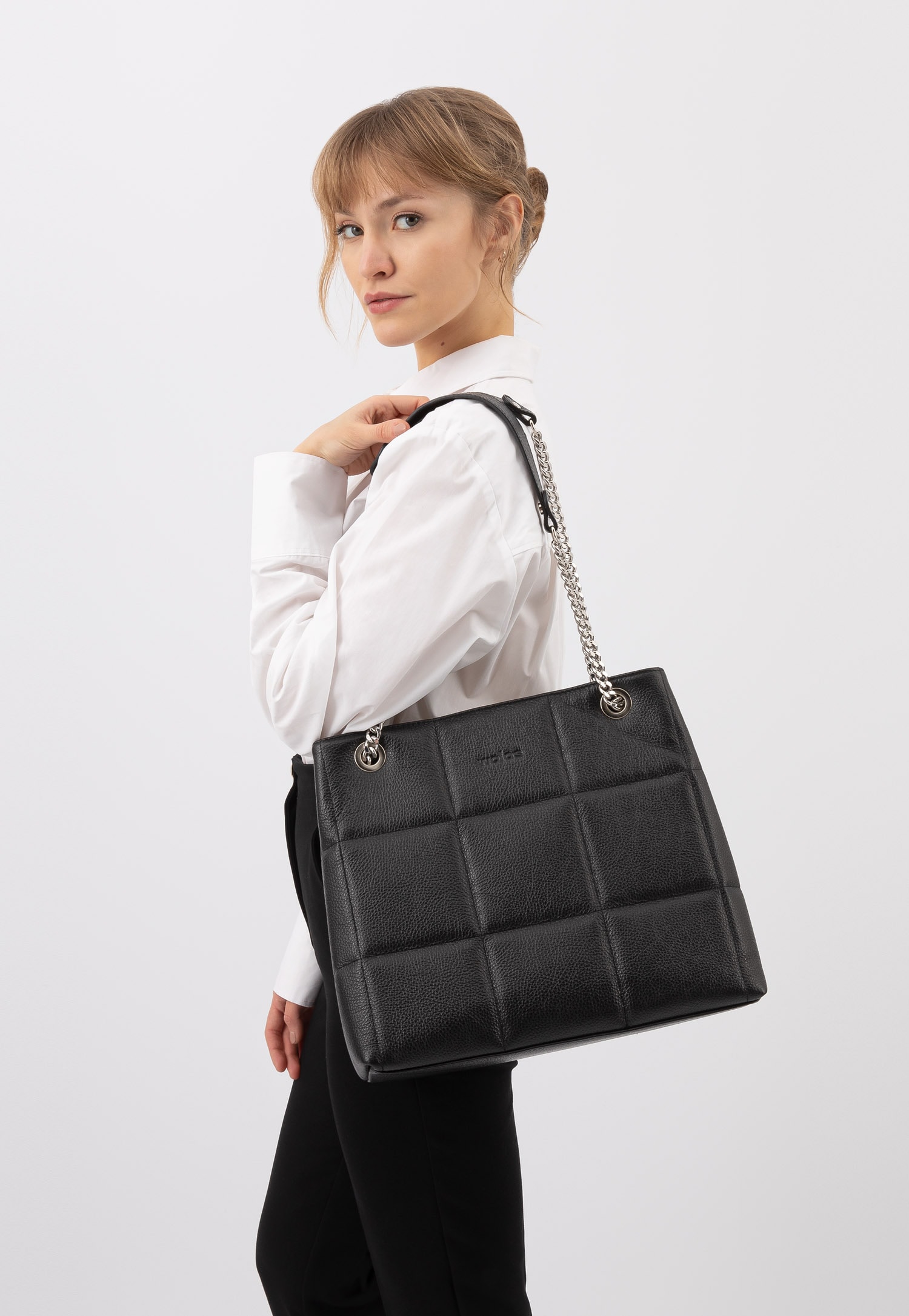 Jasnoróżowa pojemna torebka damska z przeszyciami