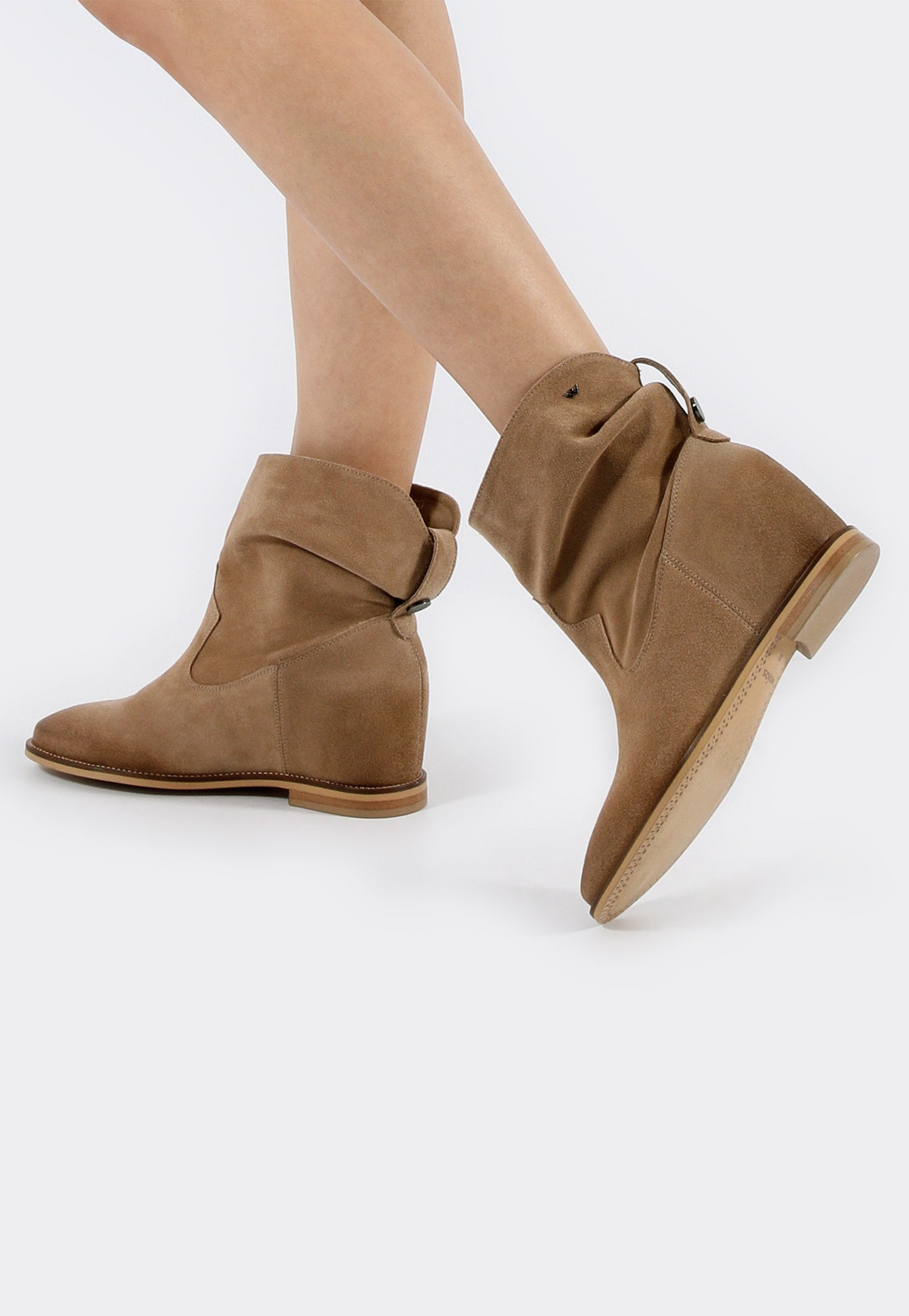 Beżowe botki damskie z ukrytą koturną