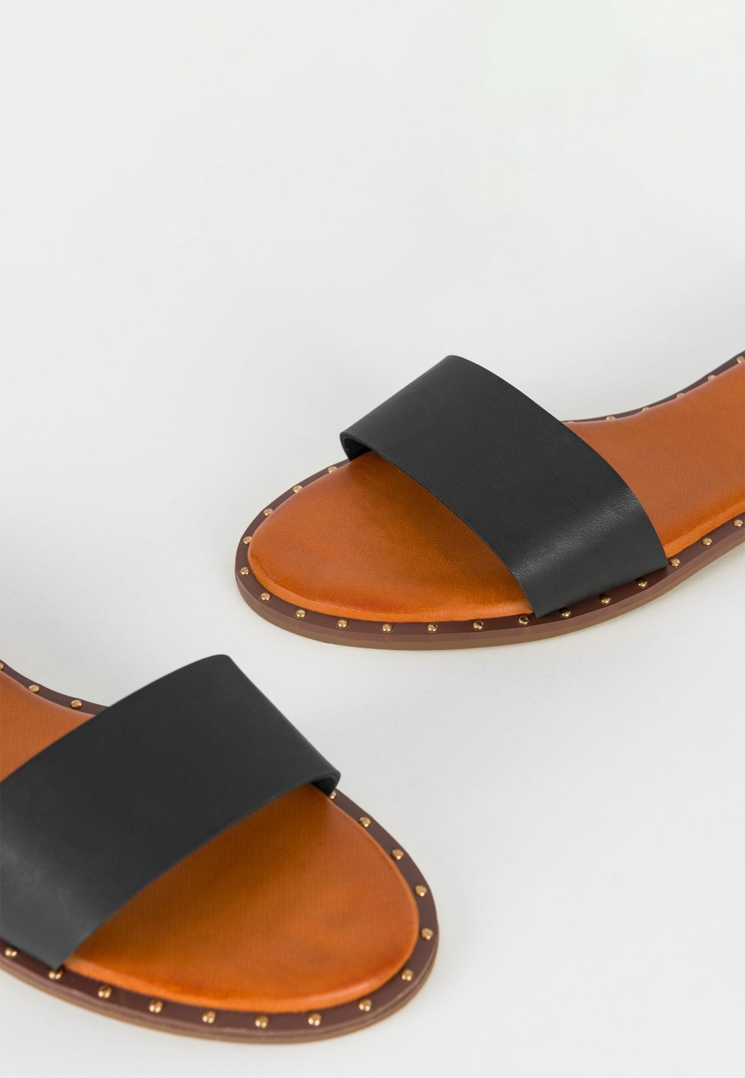 WJS czarne sandały damskie z łańcuszkiem