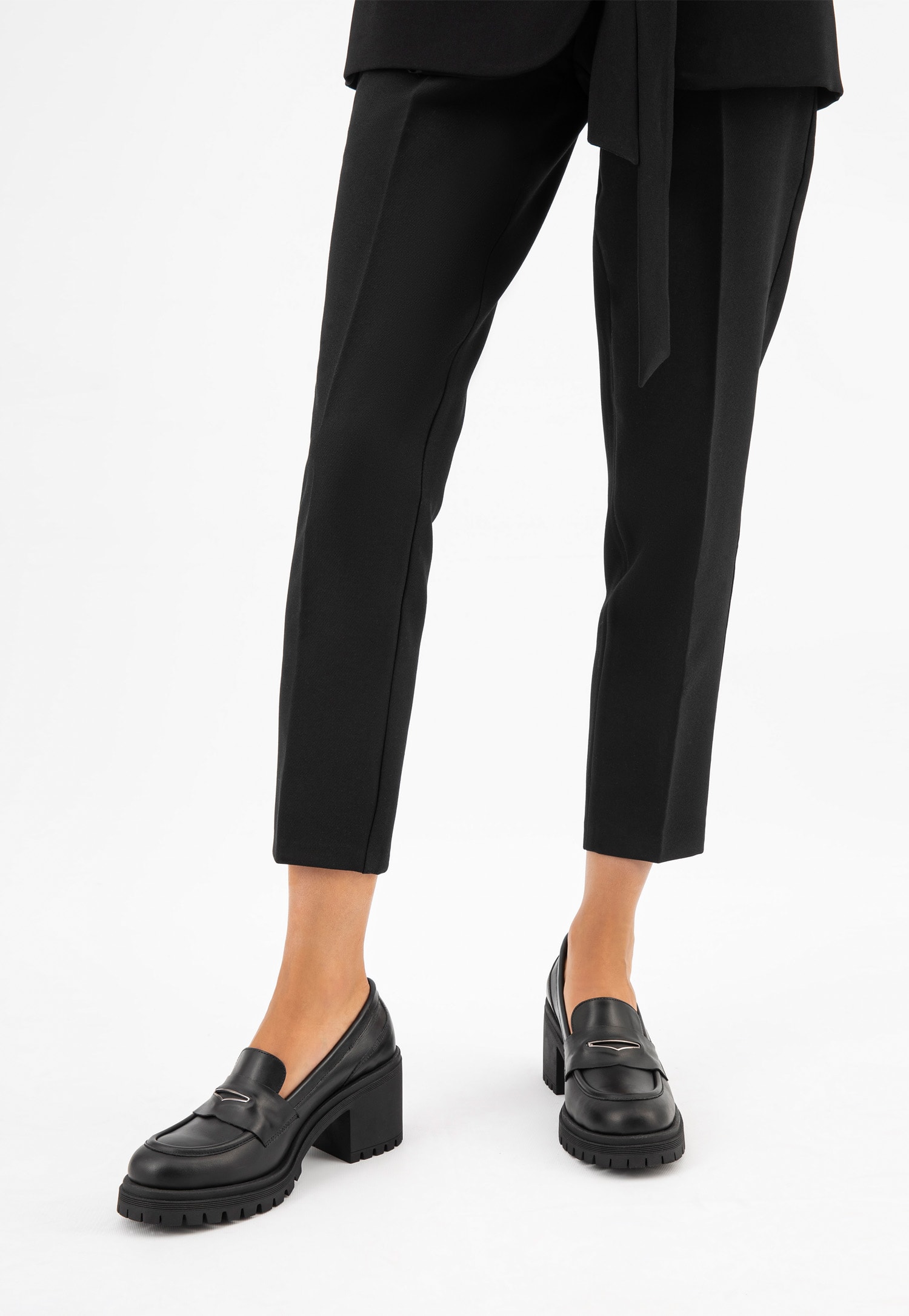 Czarne mokasyny damskie na szerokim obcasie