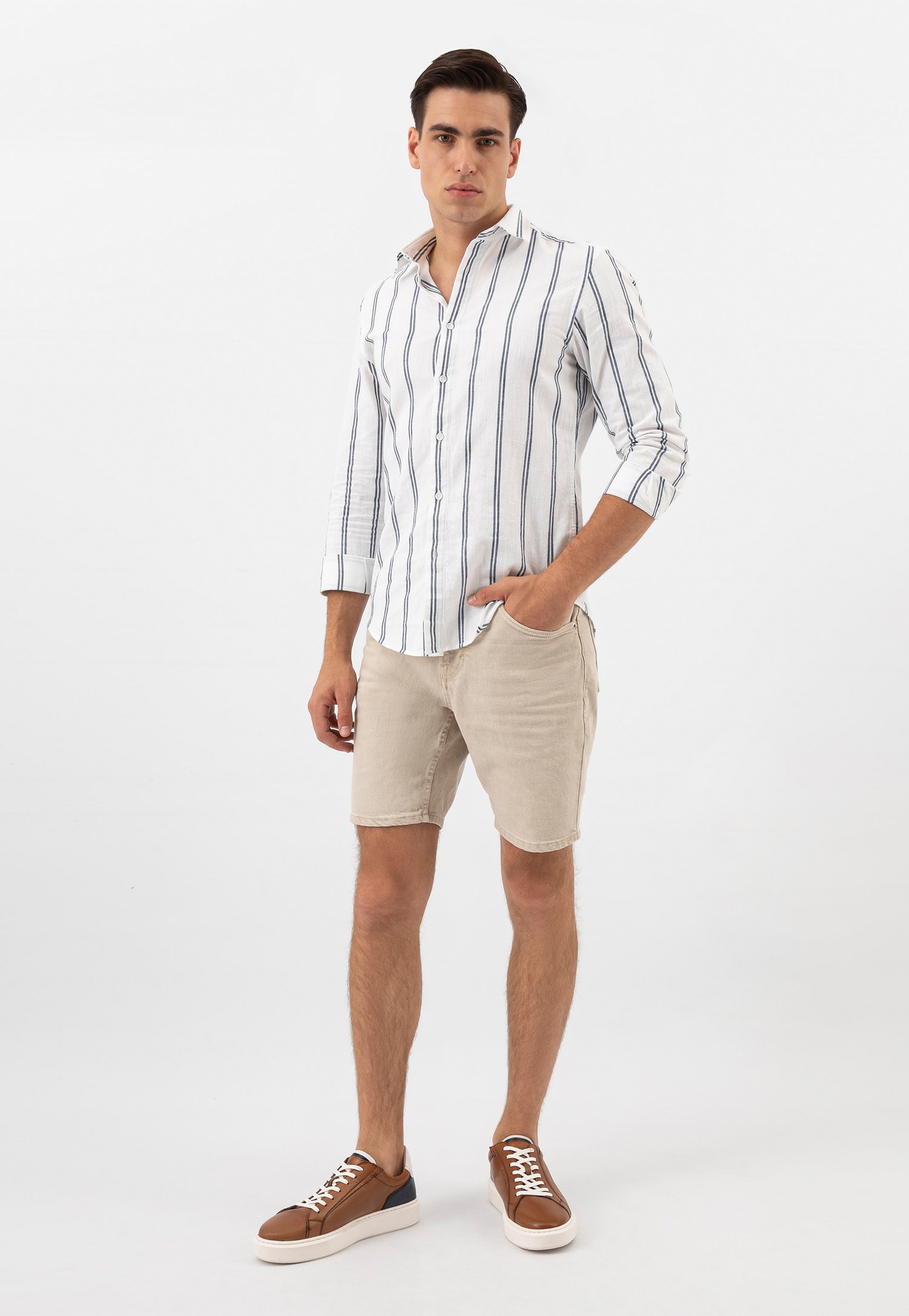 Granatowe trampki męskie ze skóry licowej z brązowymi wstawkami