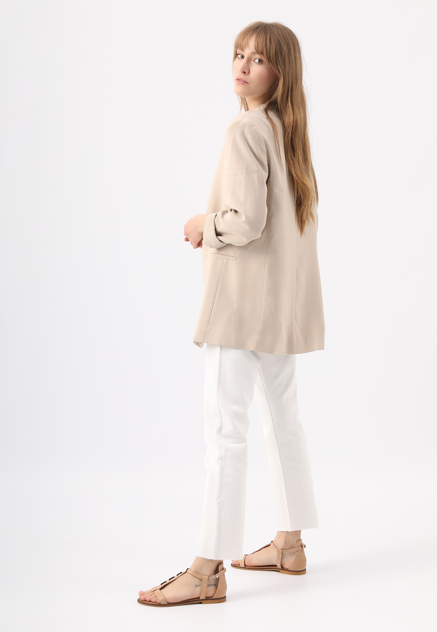 Beżowe sandały damskie w stylu miejskim