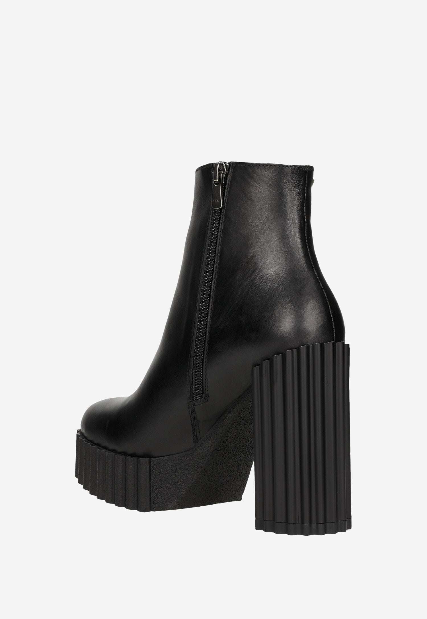 Czarne botki damskie na oryginalnym słupku