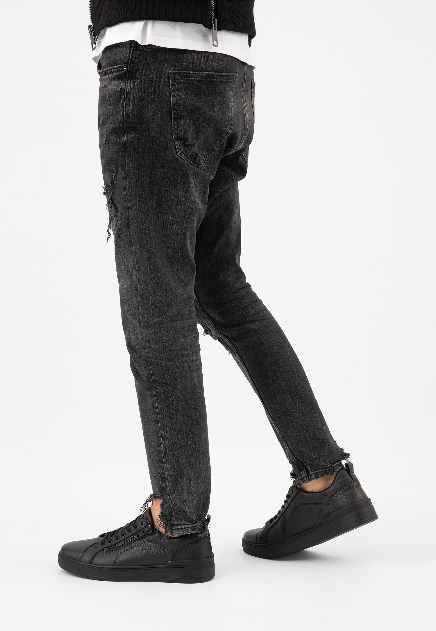 Ciemnobrązowe trampki męskie z ozdobnym zamkiem