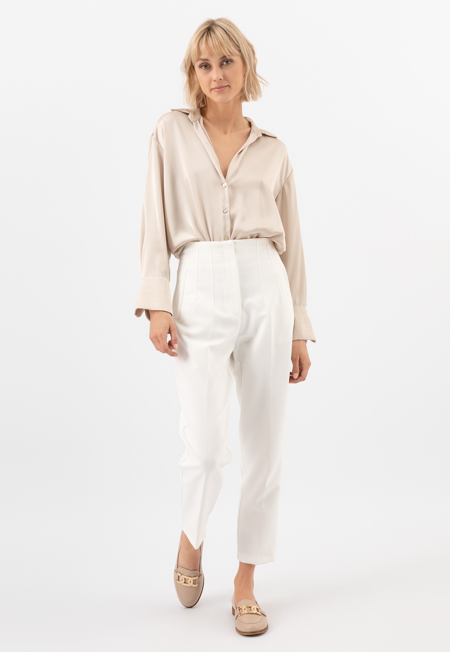 Czarne lakierowane mokasyny damskie z ozdobnym szerokim łańcuchem